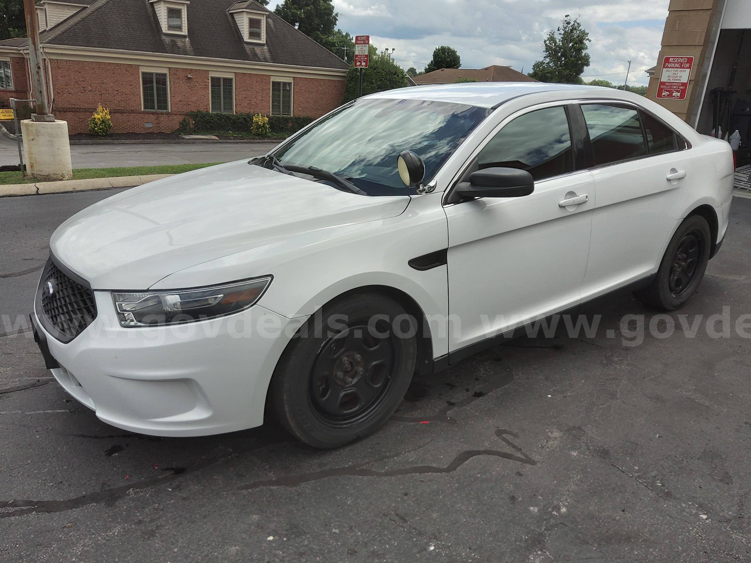 2015 Ford Taurus Ford Taurus Government Surplus Auction - Photo #2