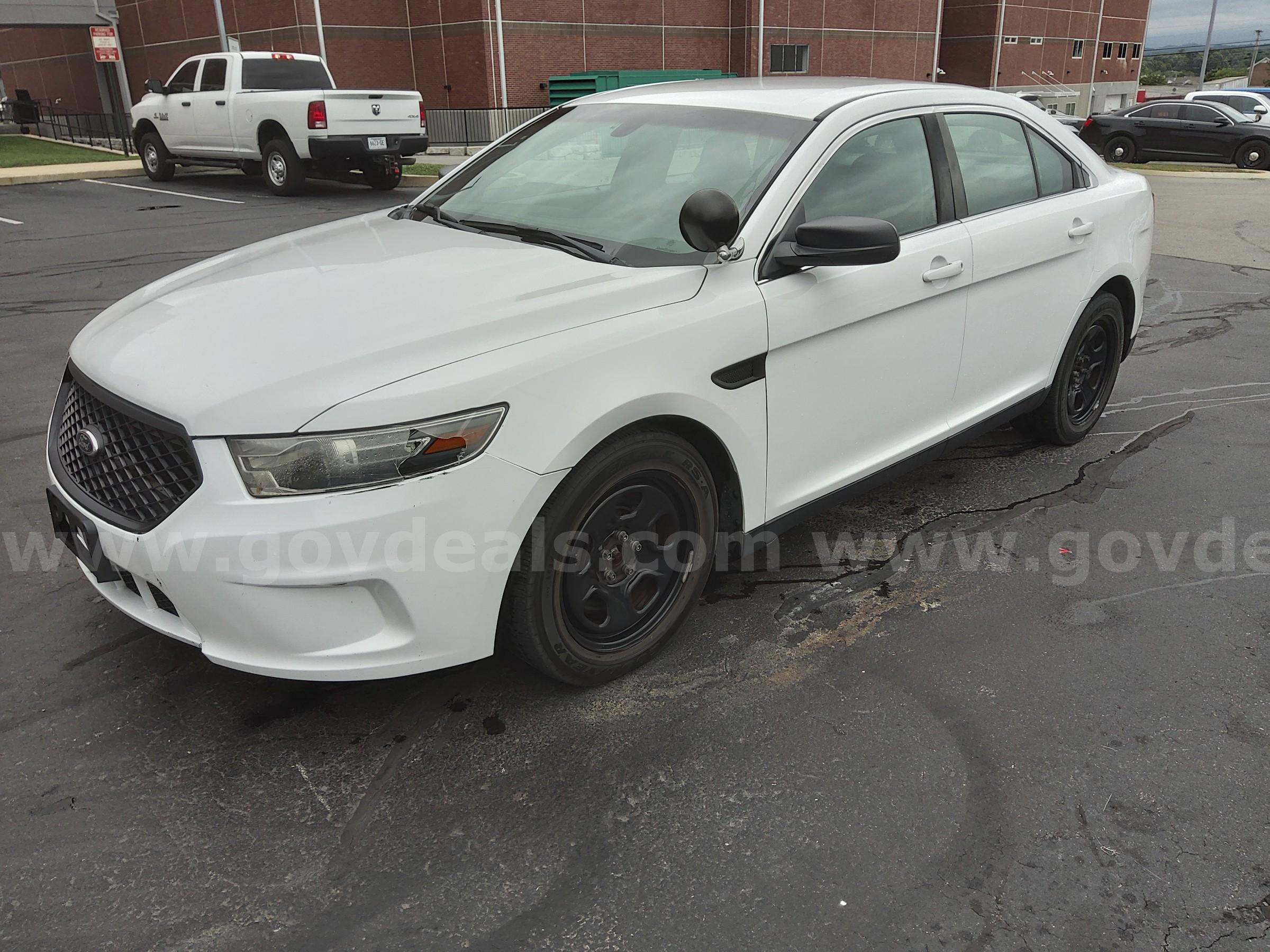 2015 Ford Taurus Ford Taurus Government Surplus Auction - Photo #2