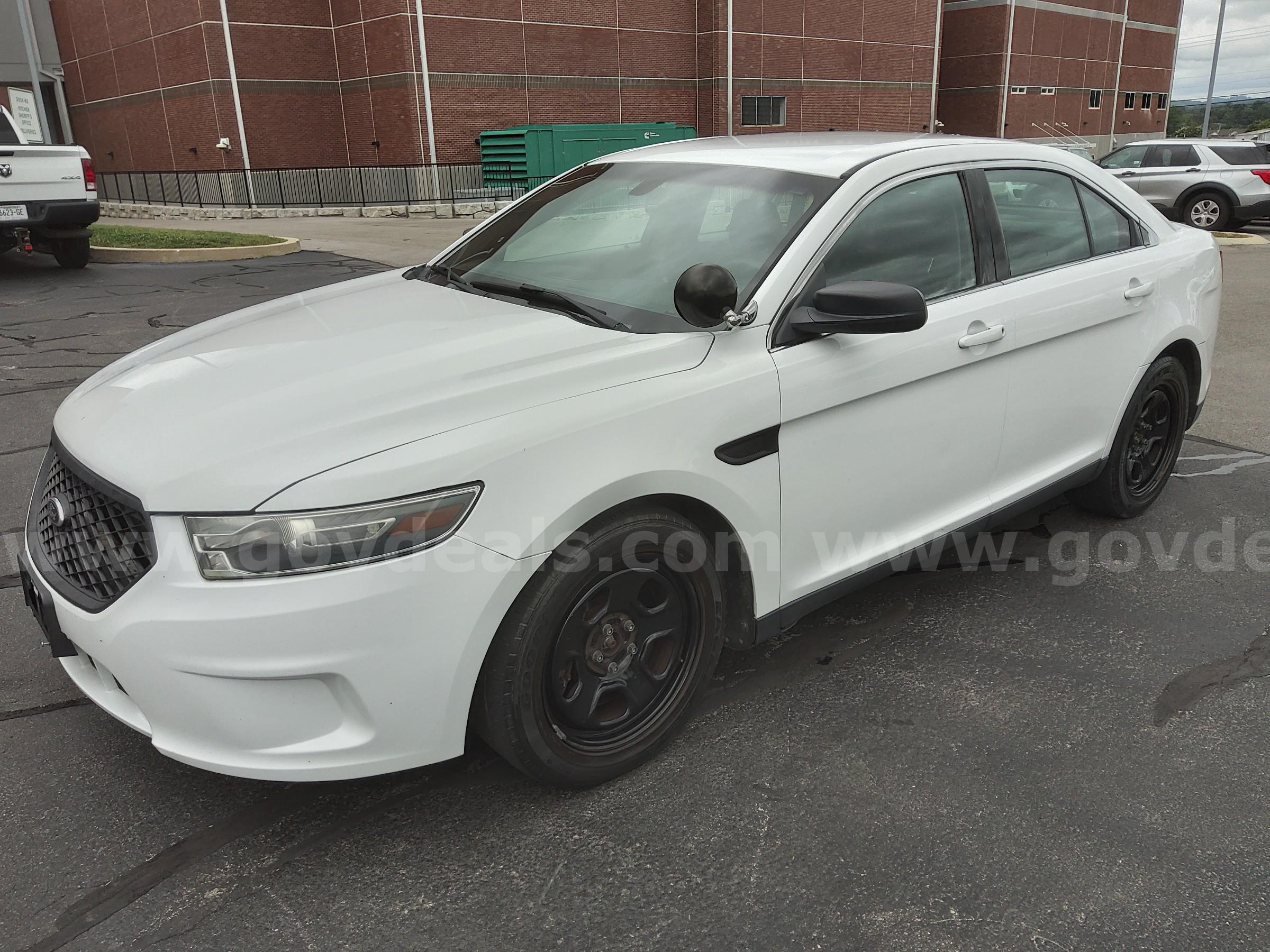 2015 Ford Taurus Ford Taurus Government Surplus Auction - Photo #2