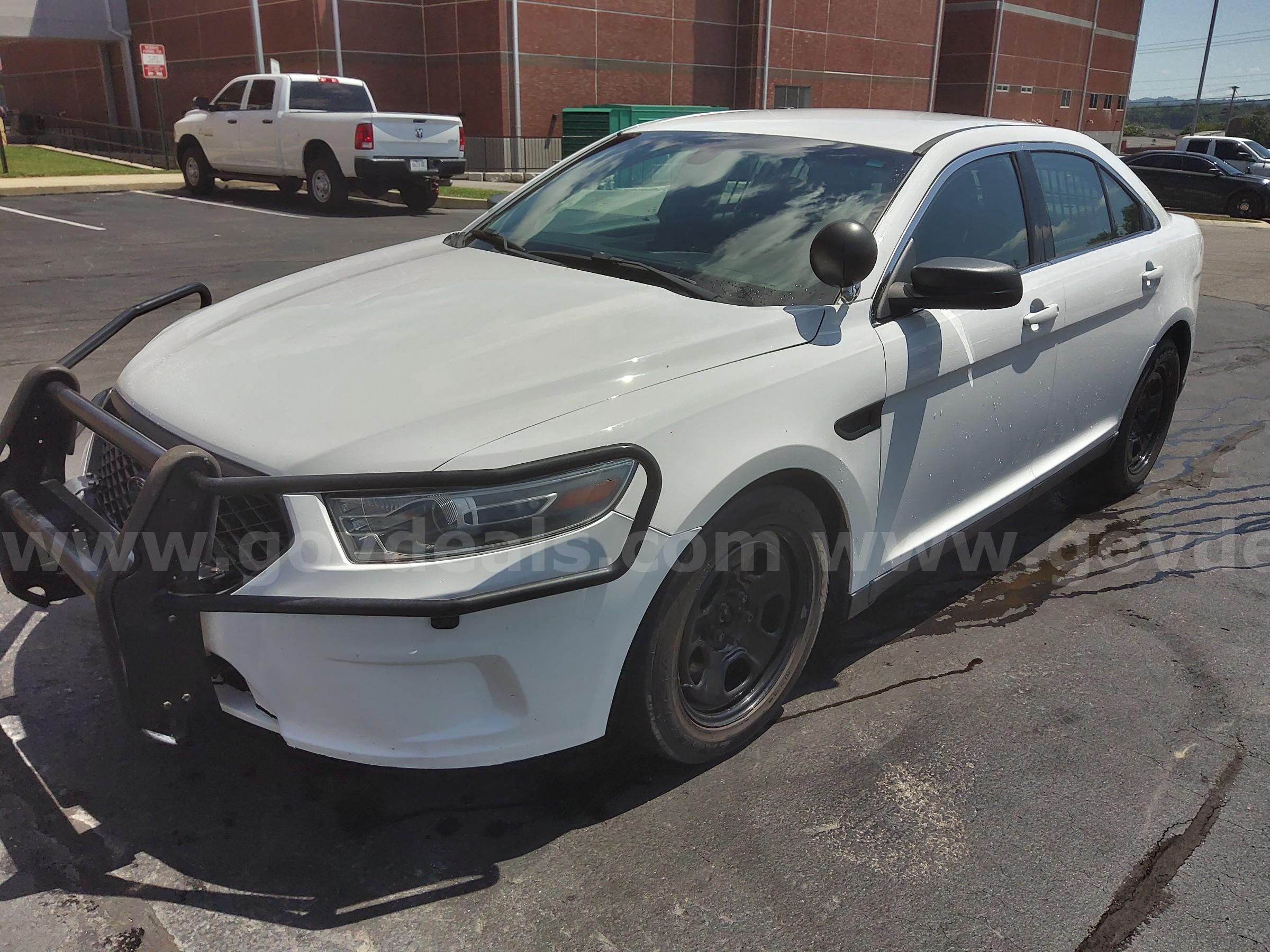 2016 Ford Taurus Ford Taurus Government Surplus Auction - Photo #2
