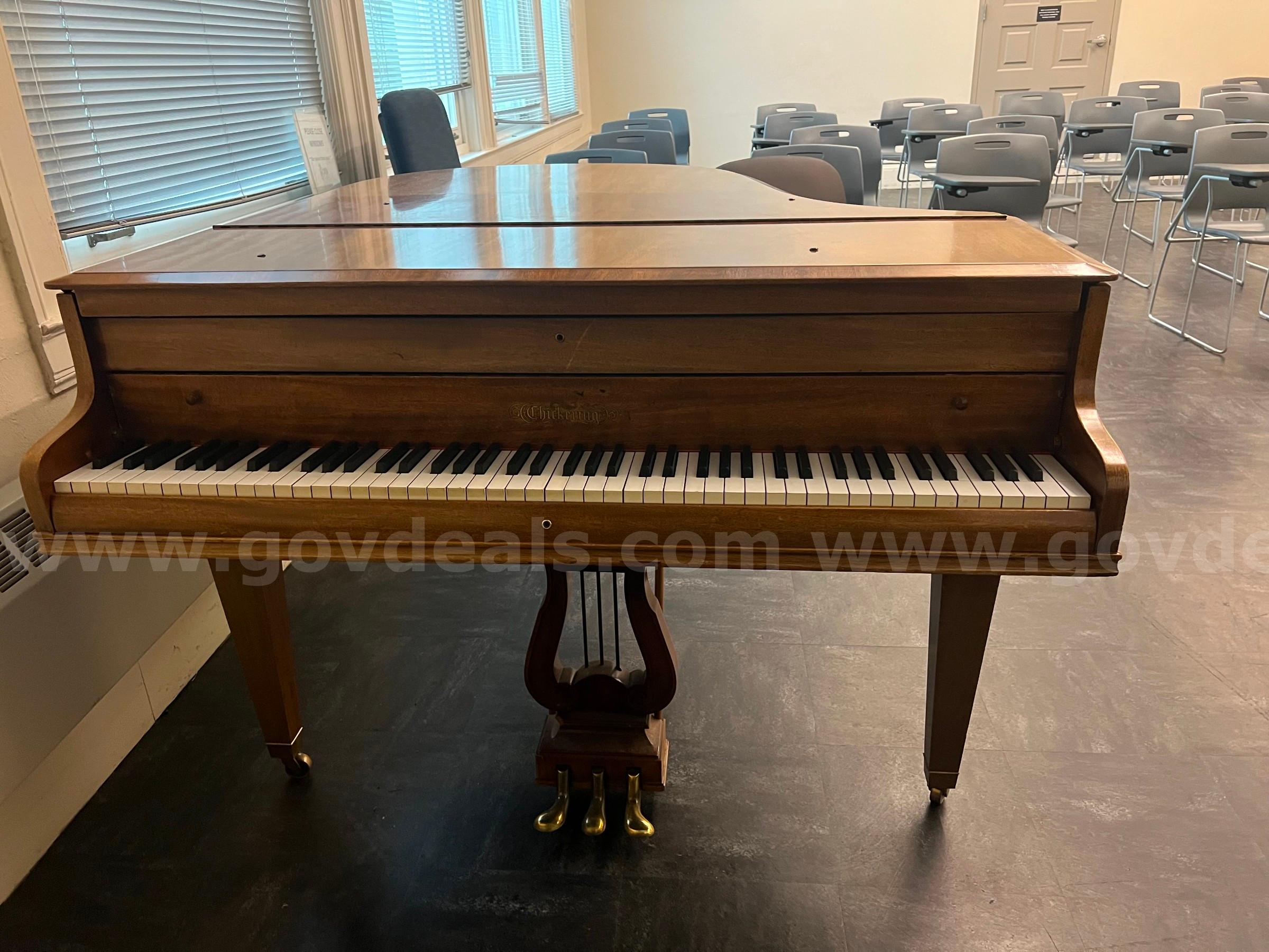 Chickering & Sons Scale 122 Baby Grand Piano Chickering & Sons 122 Government Surplus Auction - Photo #2