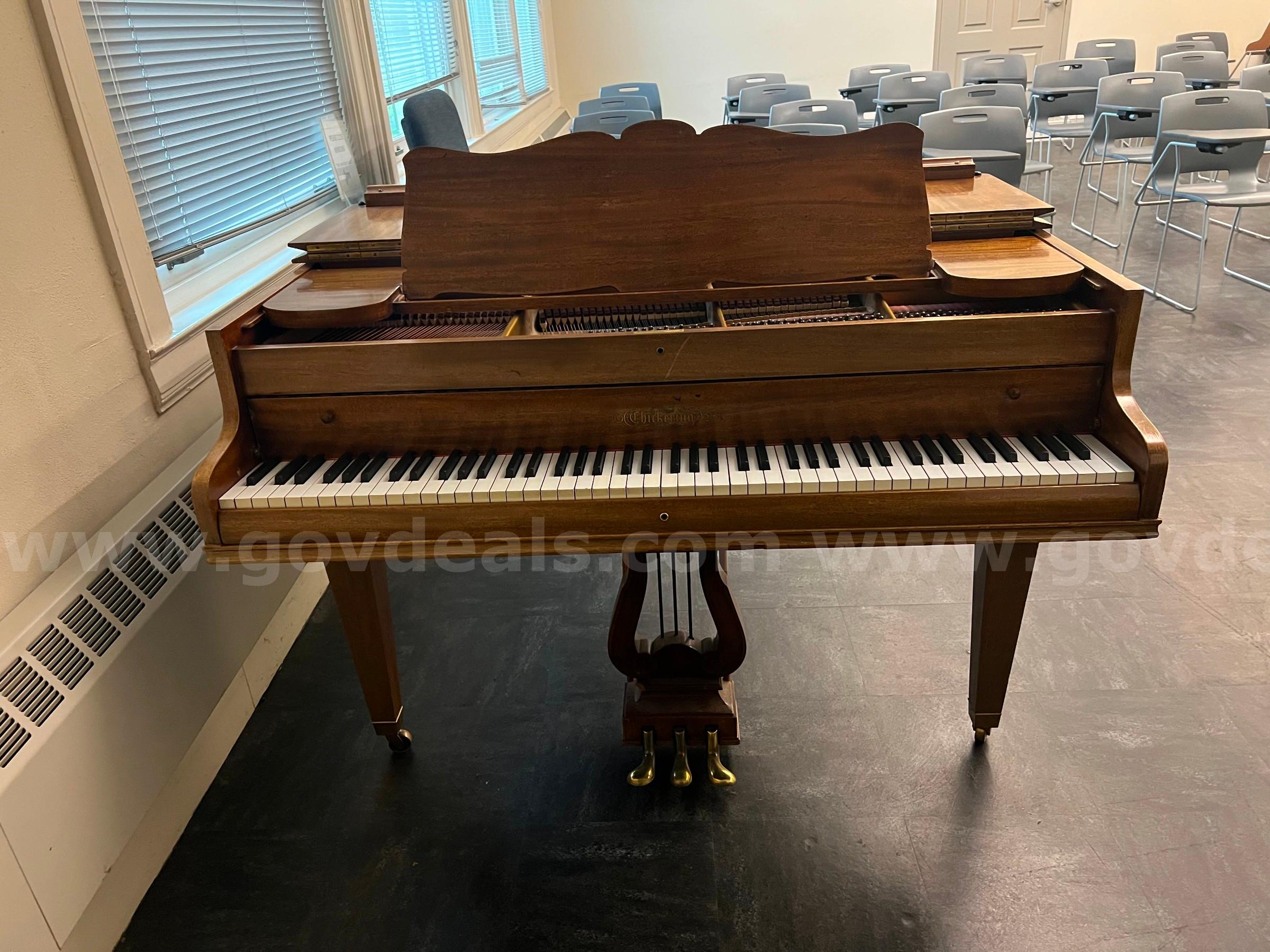 Chickering & Sons Scale 122 Baby Grand Piano Chickering & Sons 122 Government Surplus Auction - Photo #3