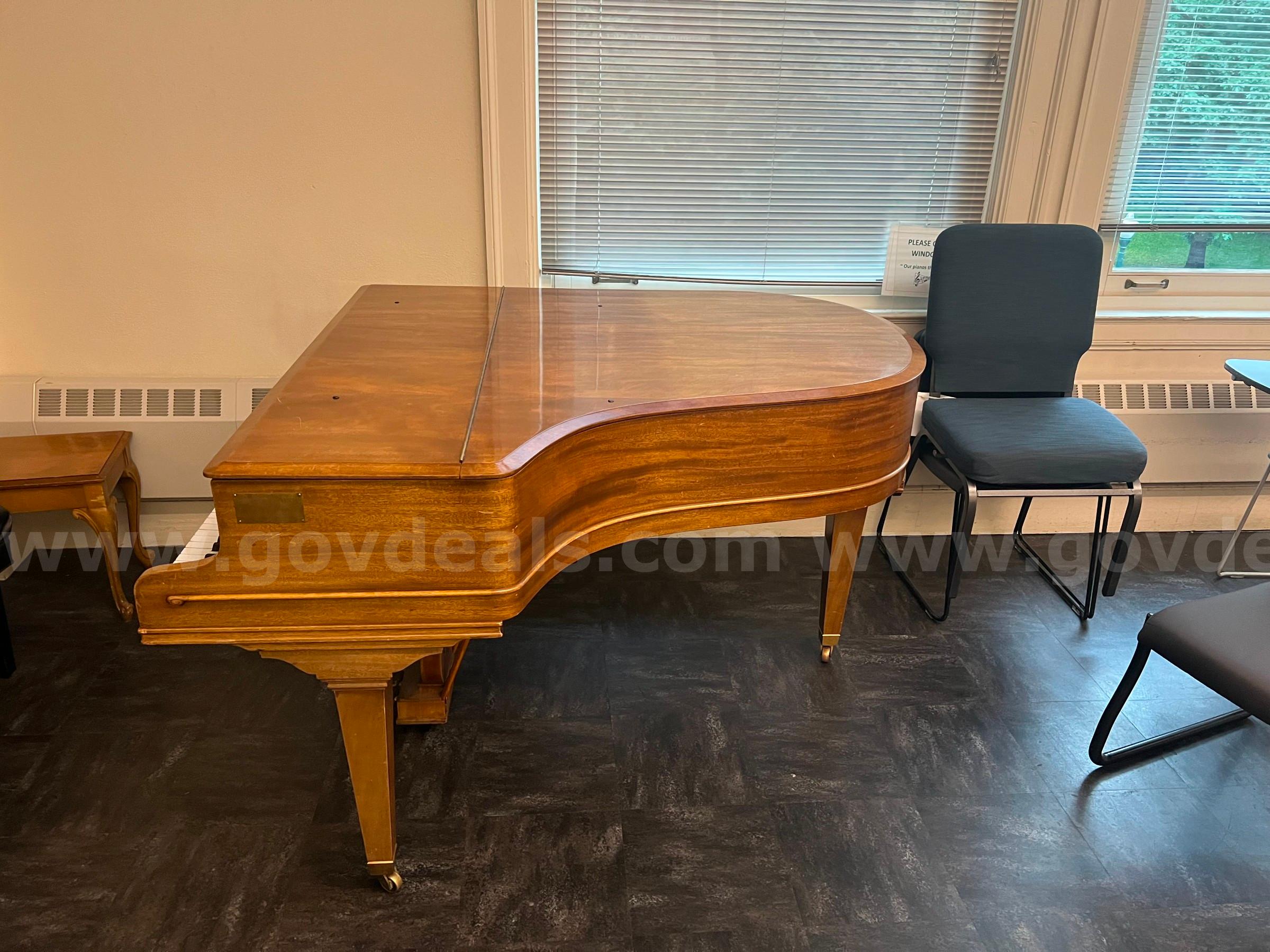 Chickering & Sons Scale 122 Baby Grand Piano Chickering & Sons 122 Government Surplus Auction - Photo #4