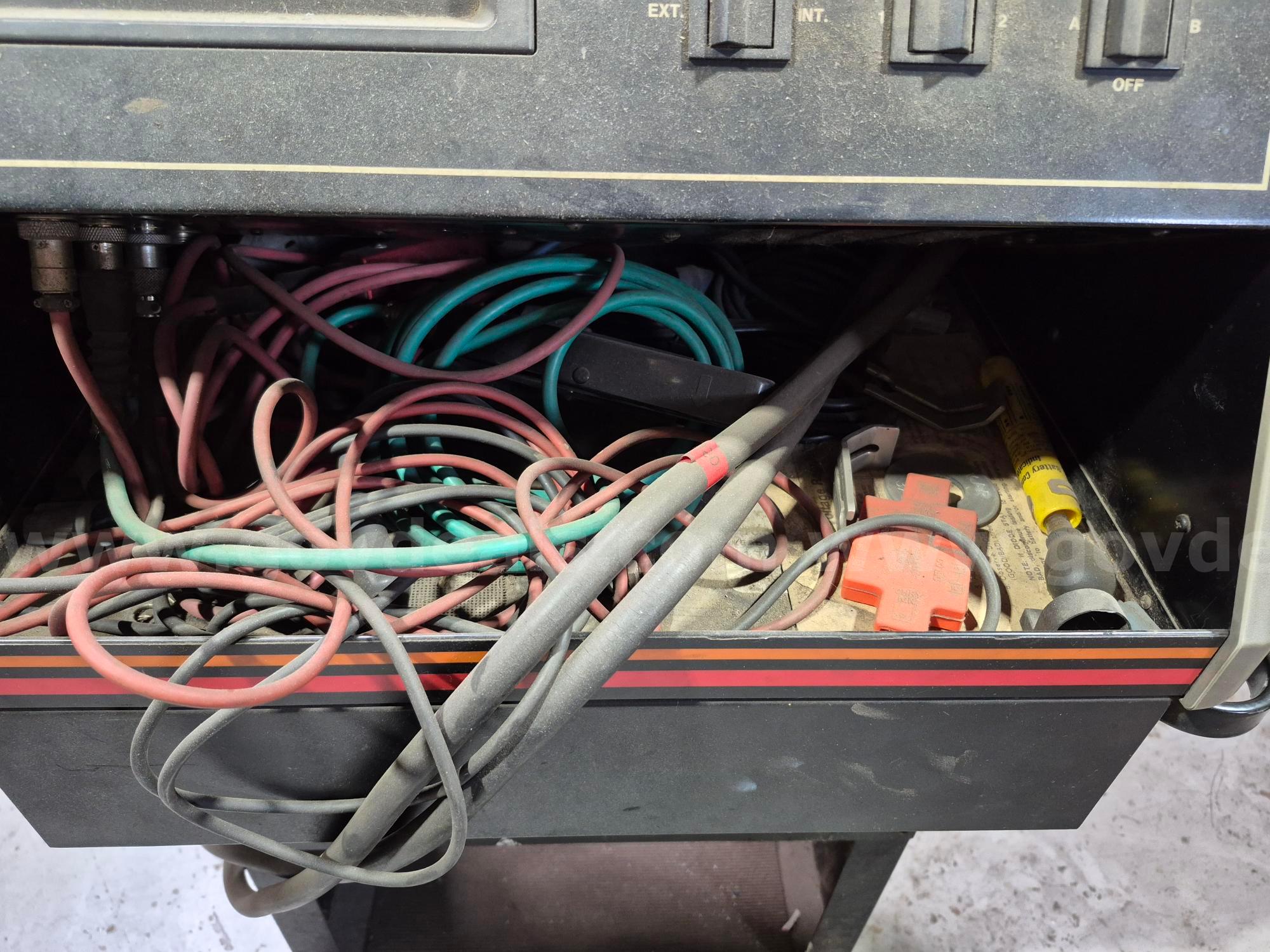 battery tester Sun Equipment VAT-60 Government Surplus Auction - Photo #4