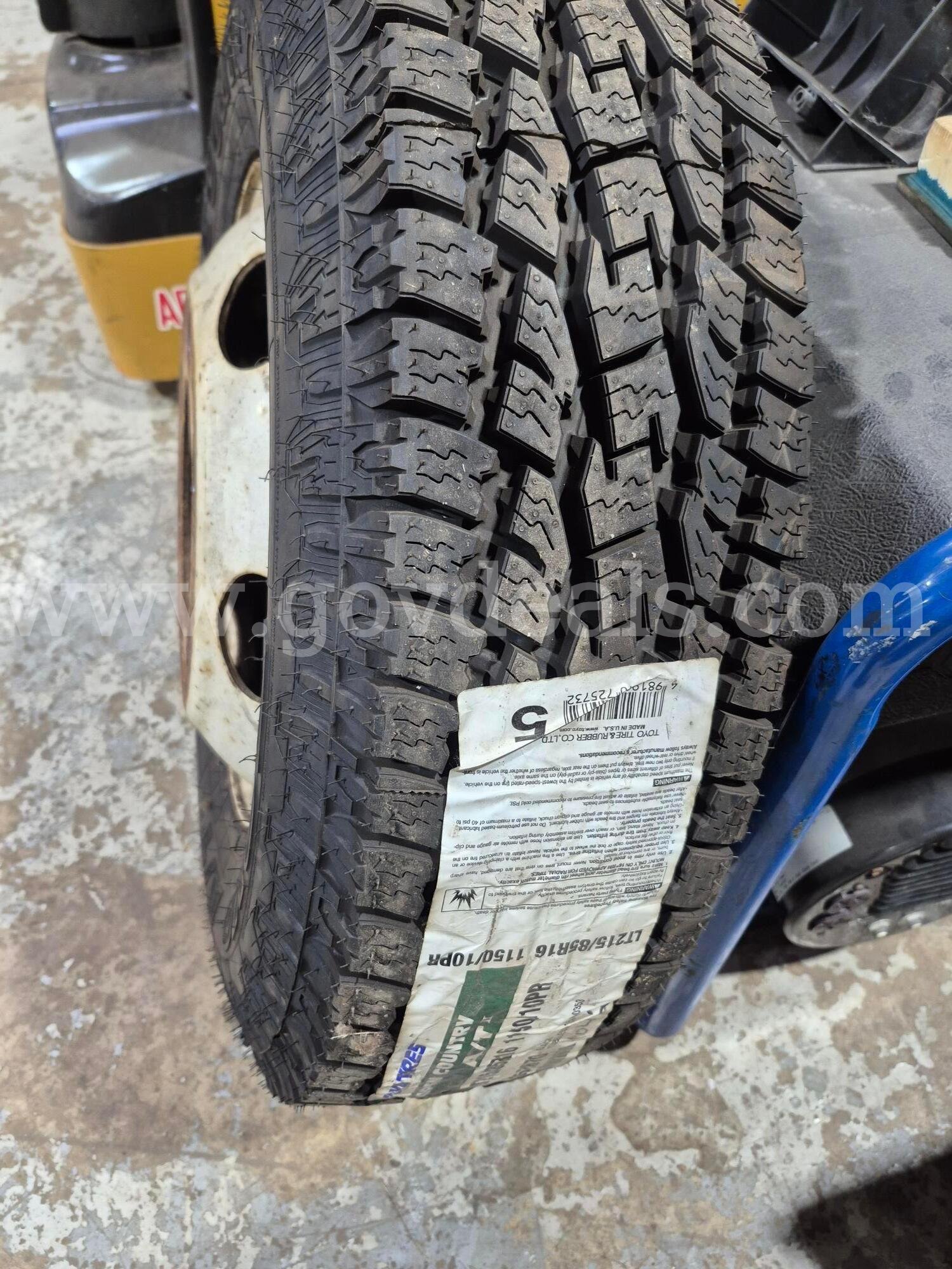 Isuzu NPR truck wheel & tire