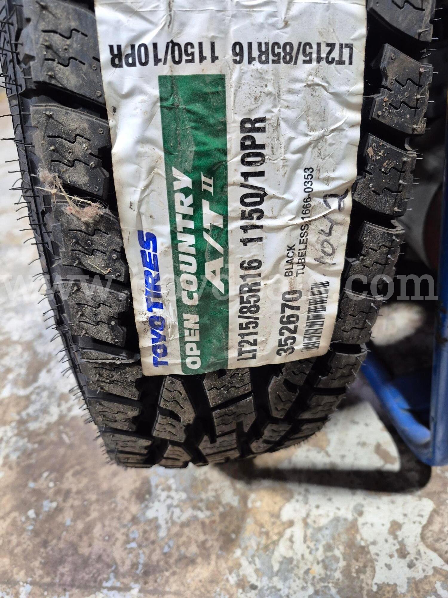 Isuzu NPR truck wheel & tire Isuzu NPR wheel & tire Government Surplus Auction - Photo #4