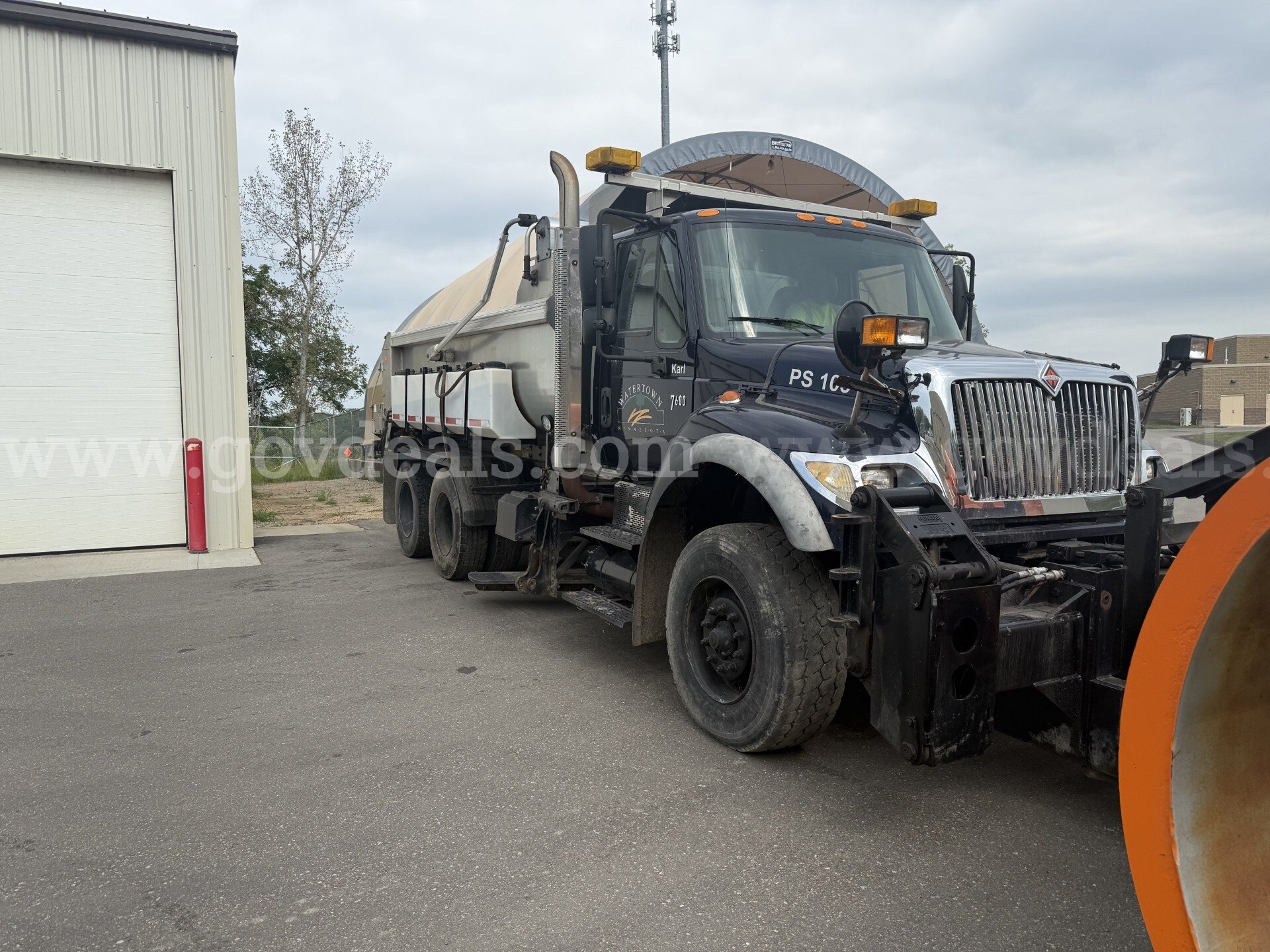 2007 International WorkStar 7600 Tandem Axle Dump Truck w/Snow Removal Equipment International 7600 Government Surplus Auction - Photo #2