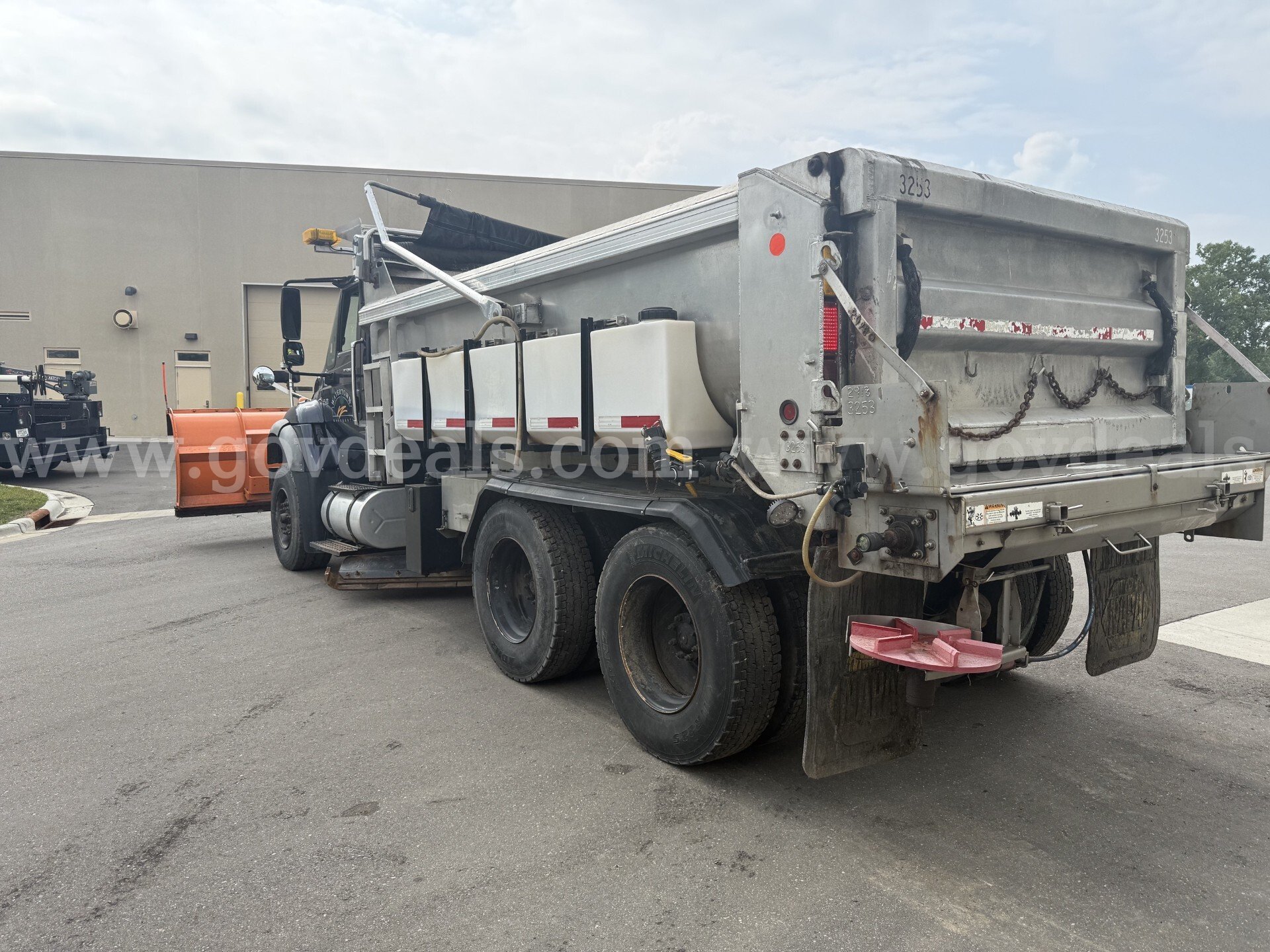 2007 International WorkStar 7600 Tandem Axle Dump Truck w/Snow Removal Equipment International 7600 Government Surplus Auction - Photo #6
