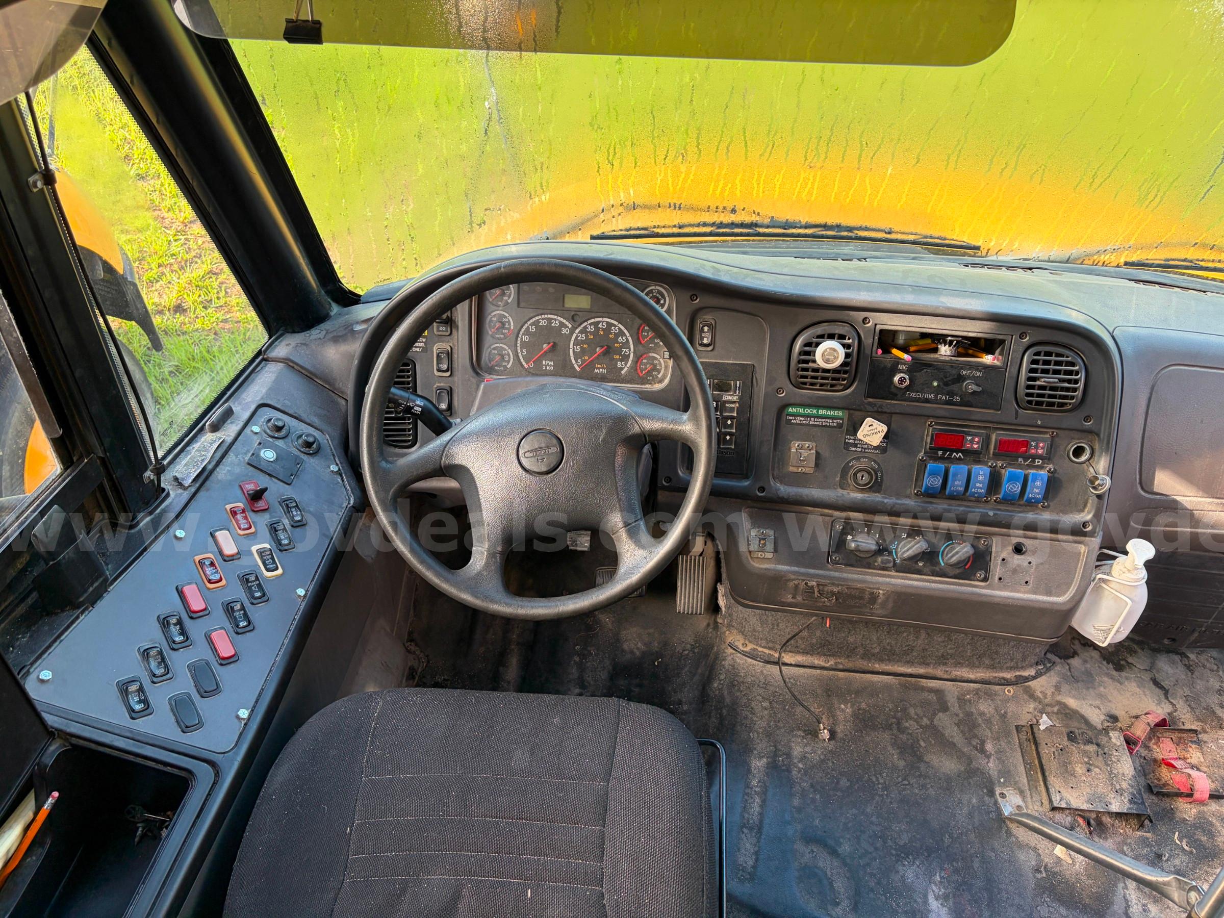 2009 Freightliner B2 Bus Chassis Freightliner B2 Bus Chassis Government Surplus Auction - Photo #6