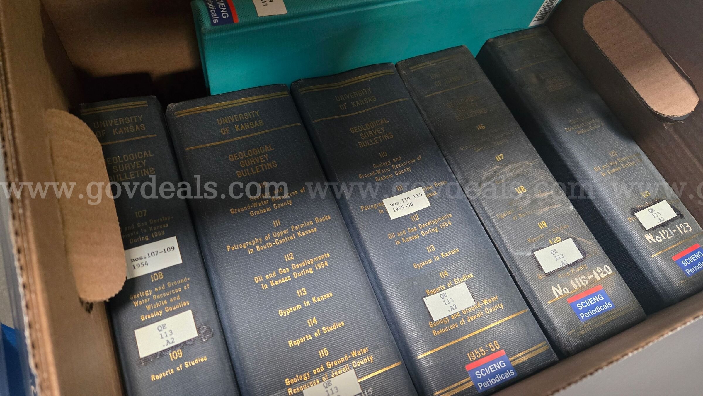 5 - Pallets of Books   Government Surplus Auction - Photo #3