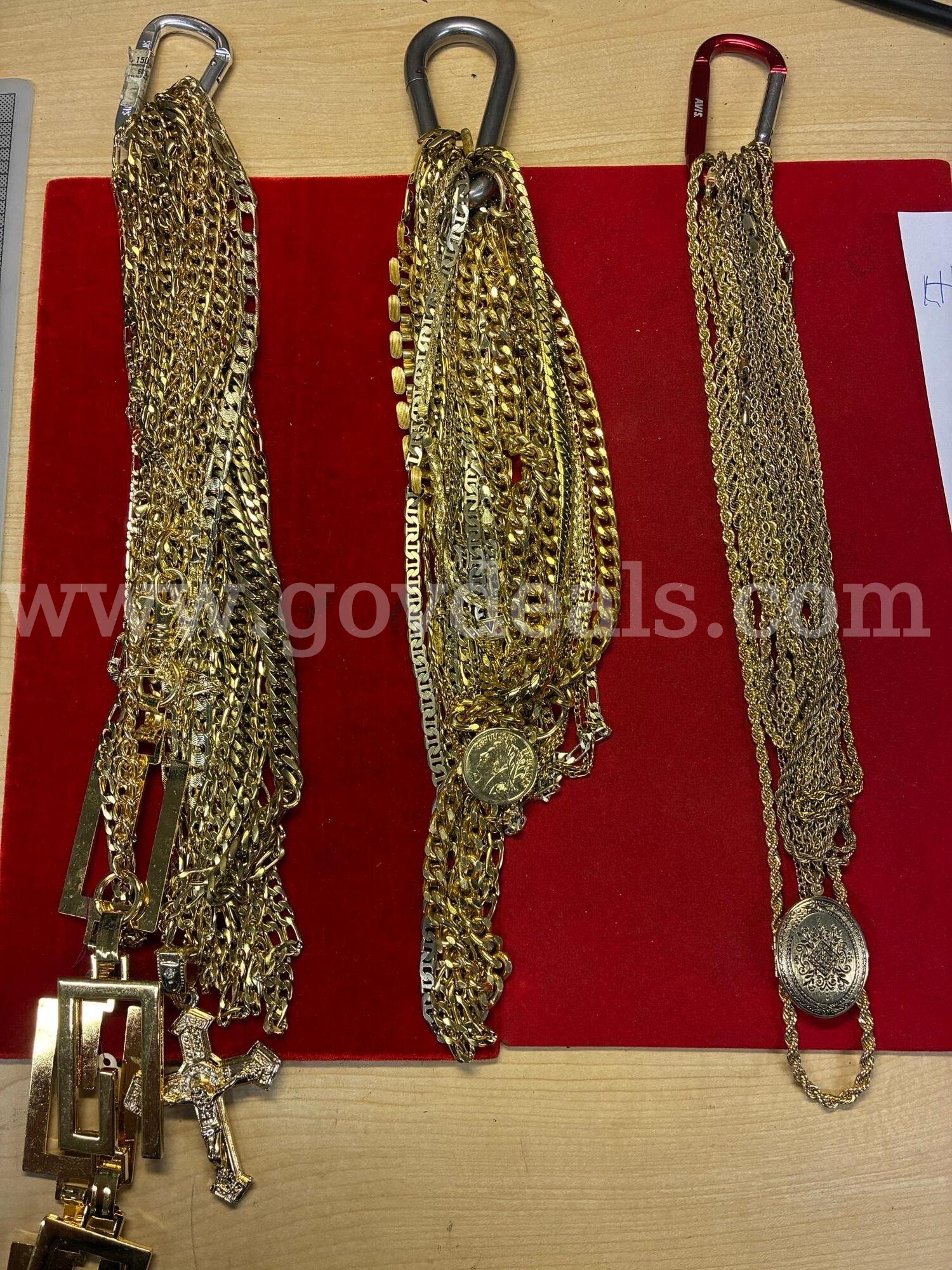 34 EA Gold Plated Chains   Government Surplus Auction - Primary Photo