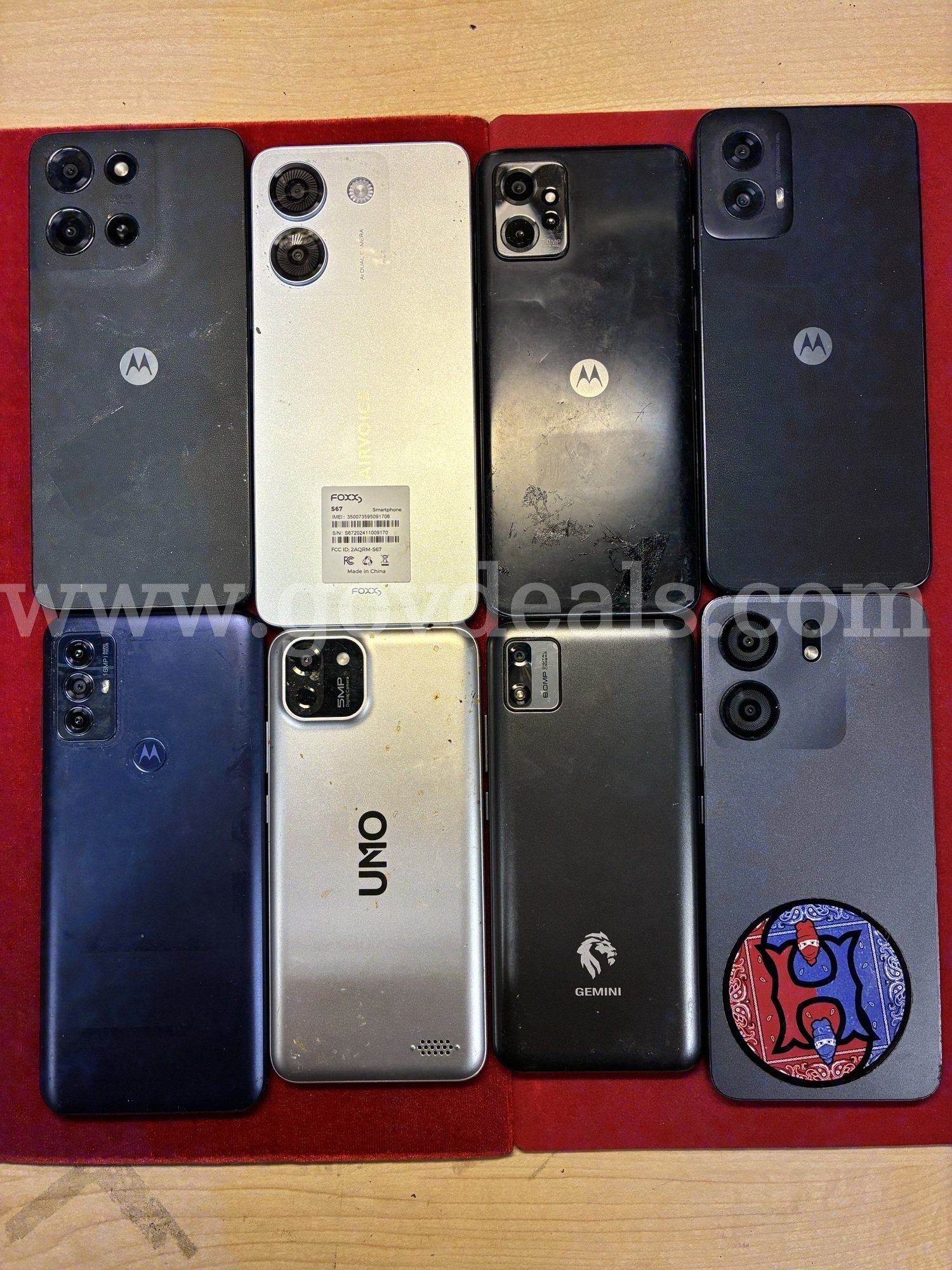 Lot of 200 each Smart Cell Phones and Flip Phones  200 Government Surplus Auction - Primary Photo