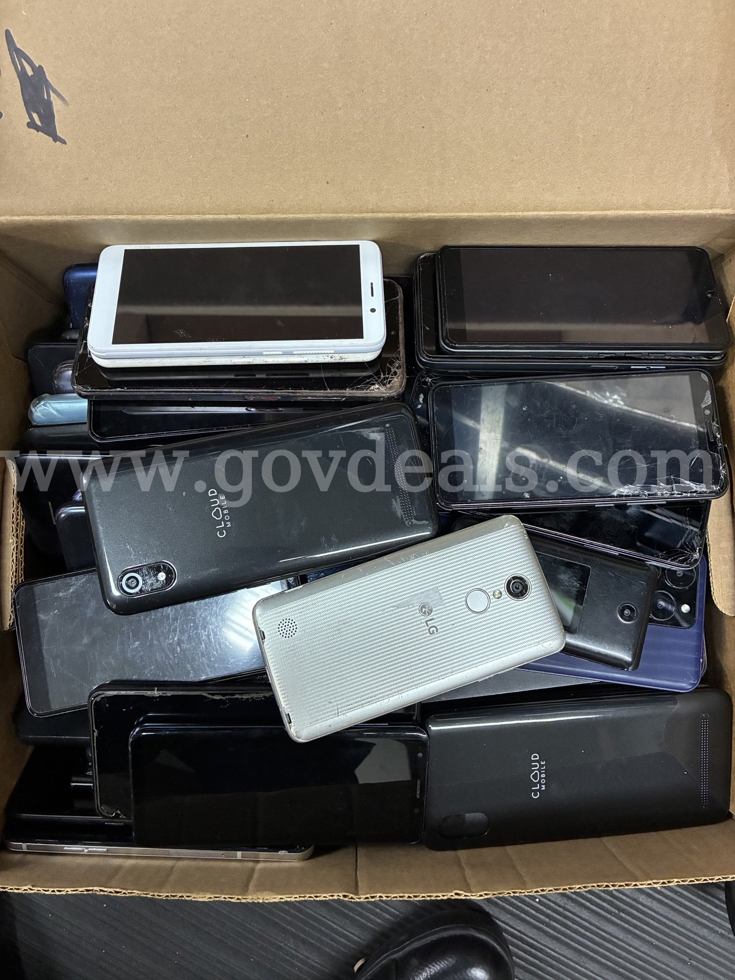 Lot of 200 each Smart Cell Phones and Flip Phones  200 Government Surplus Auction - Photo #6