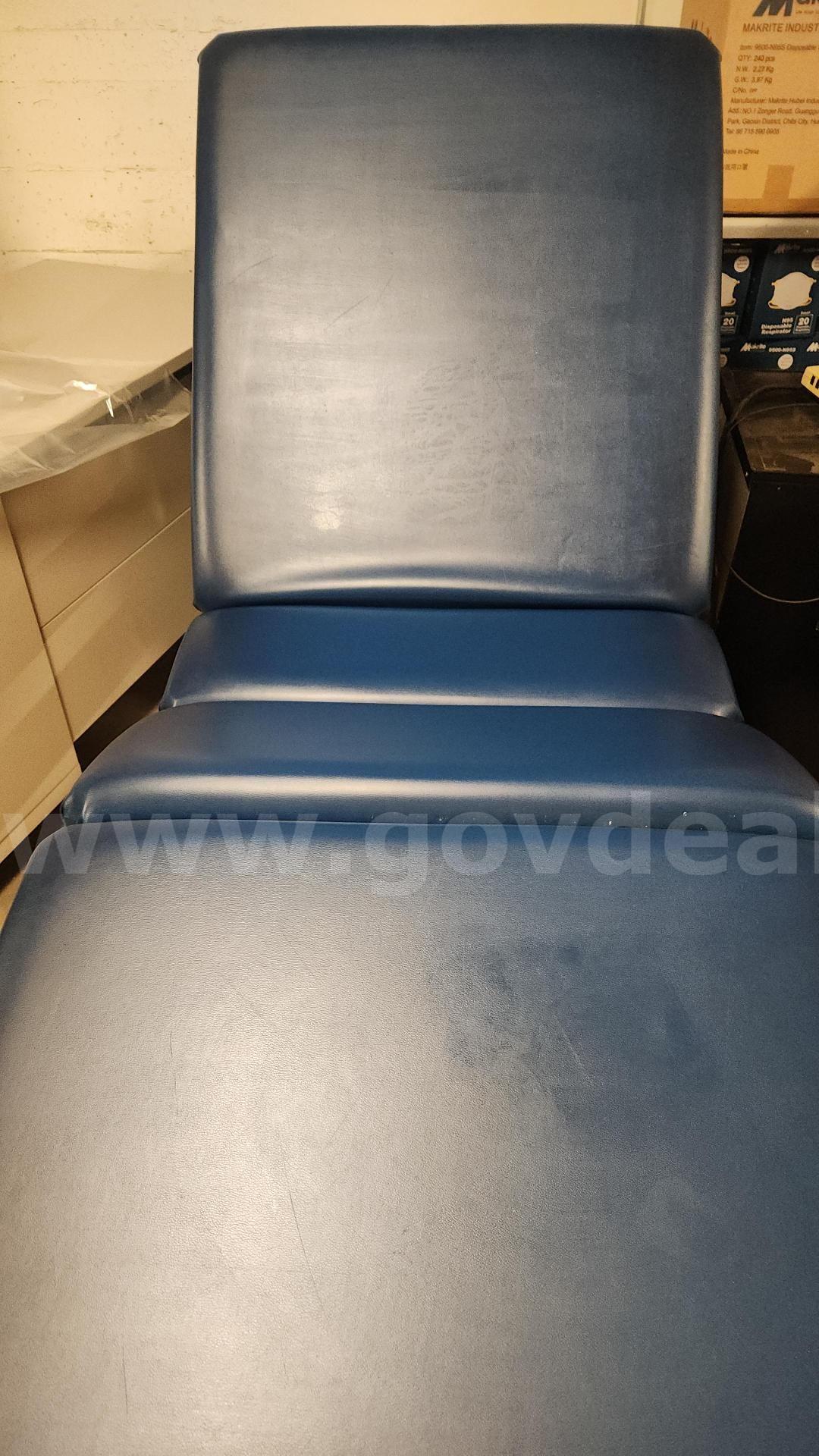 Clinton Industries Dual Adjusting Treatment Table   Government Surplus Auction - Photo #2