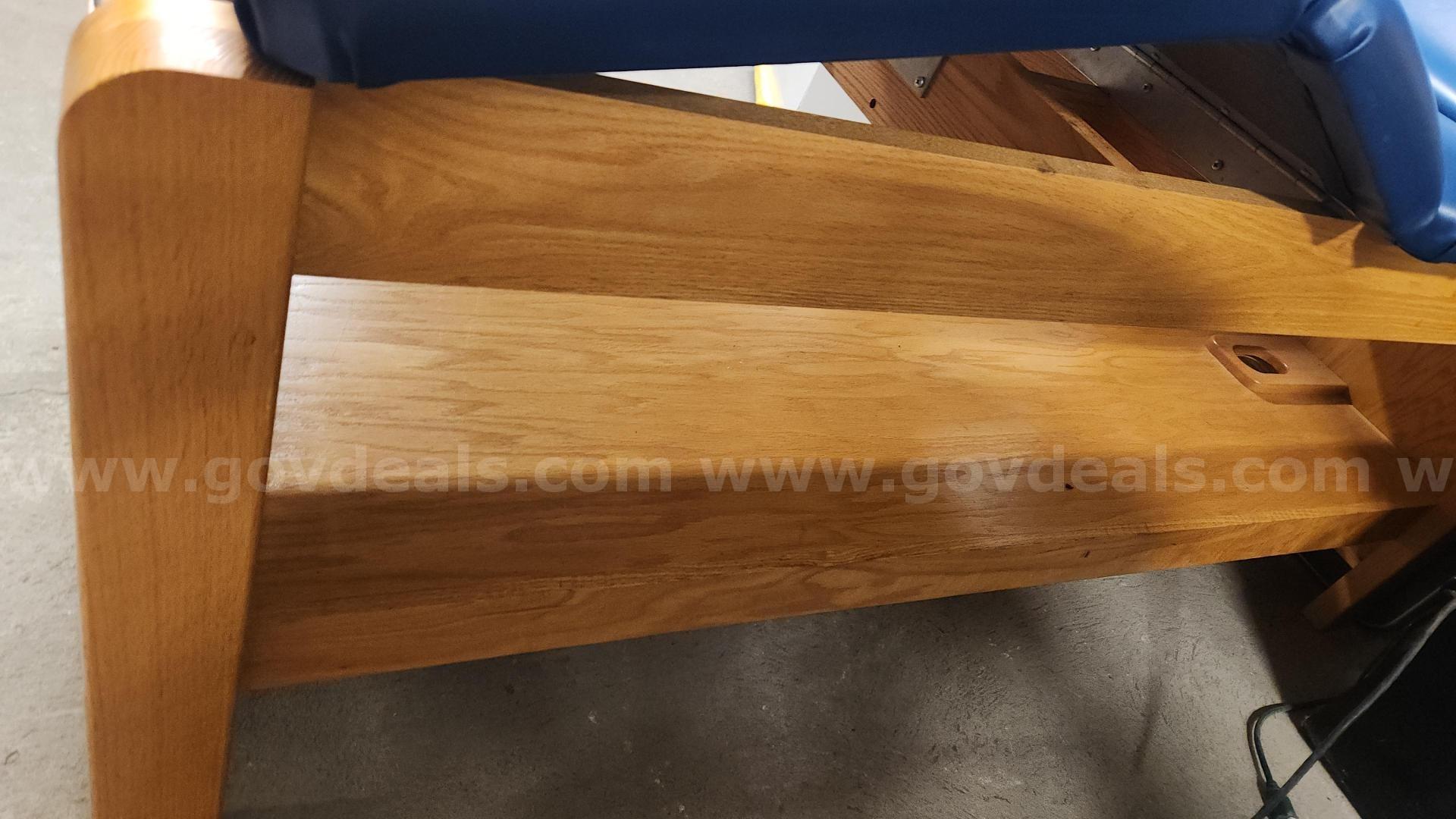 Clinton Industries Dual Adjusting Treatment Table   Government Surplus Auction - Photo #3