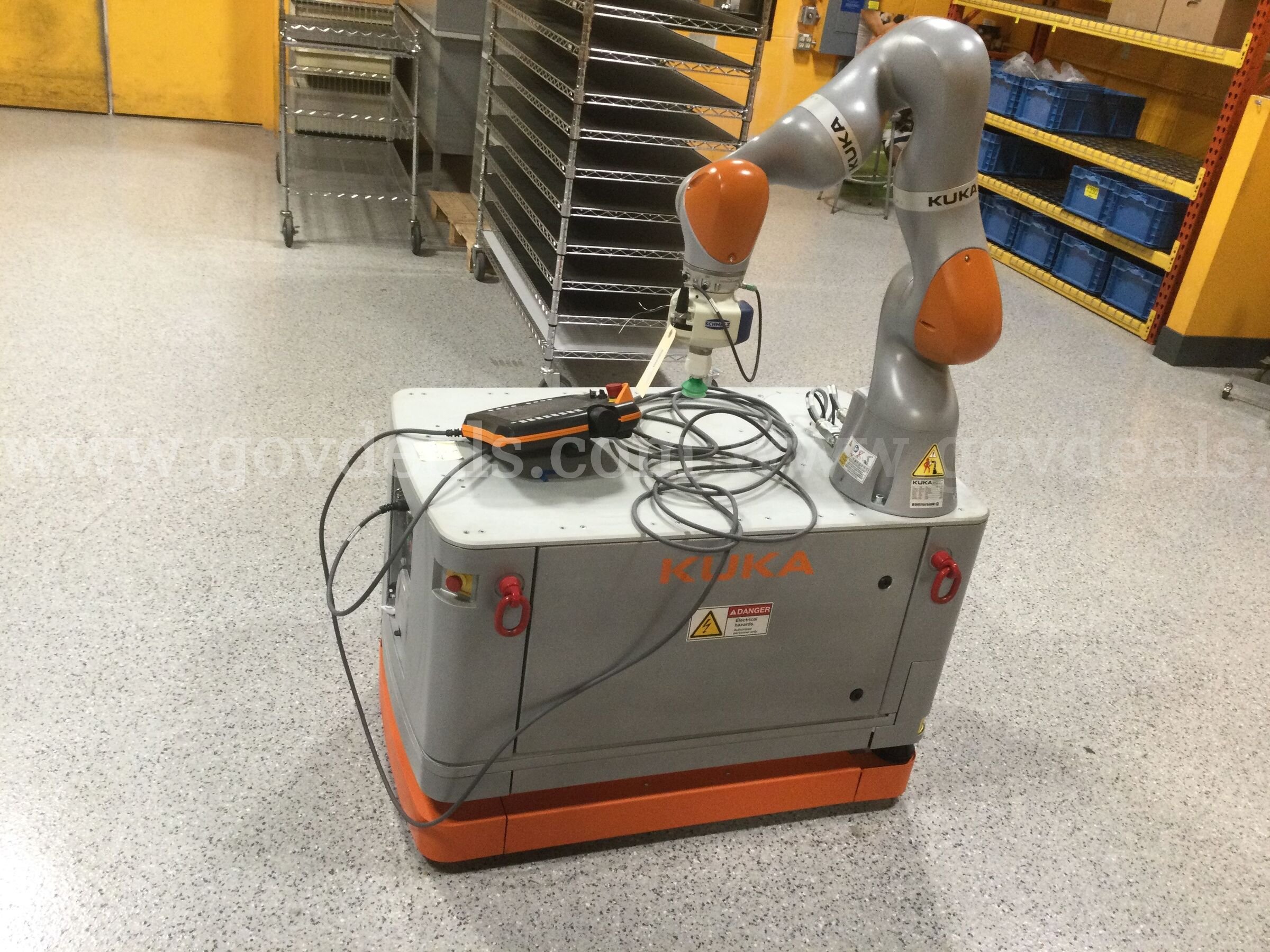 Kuka KMR iiWA Autonomous Mobile Robot - Parts/Repair Kuka KMR iiWA Government Surplus Auction - Photo #3