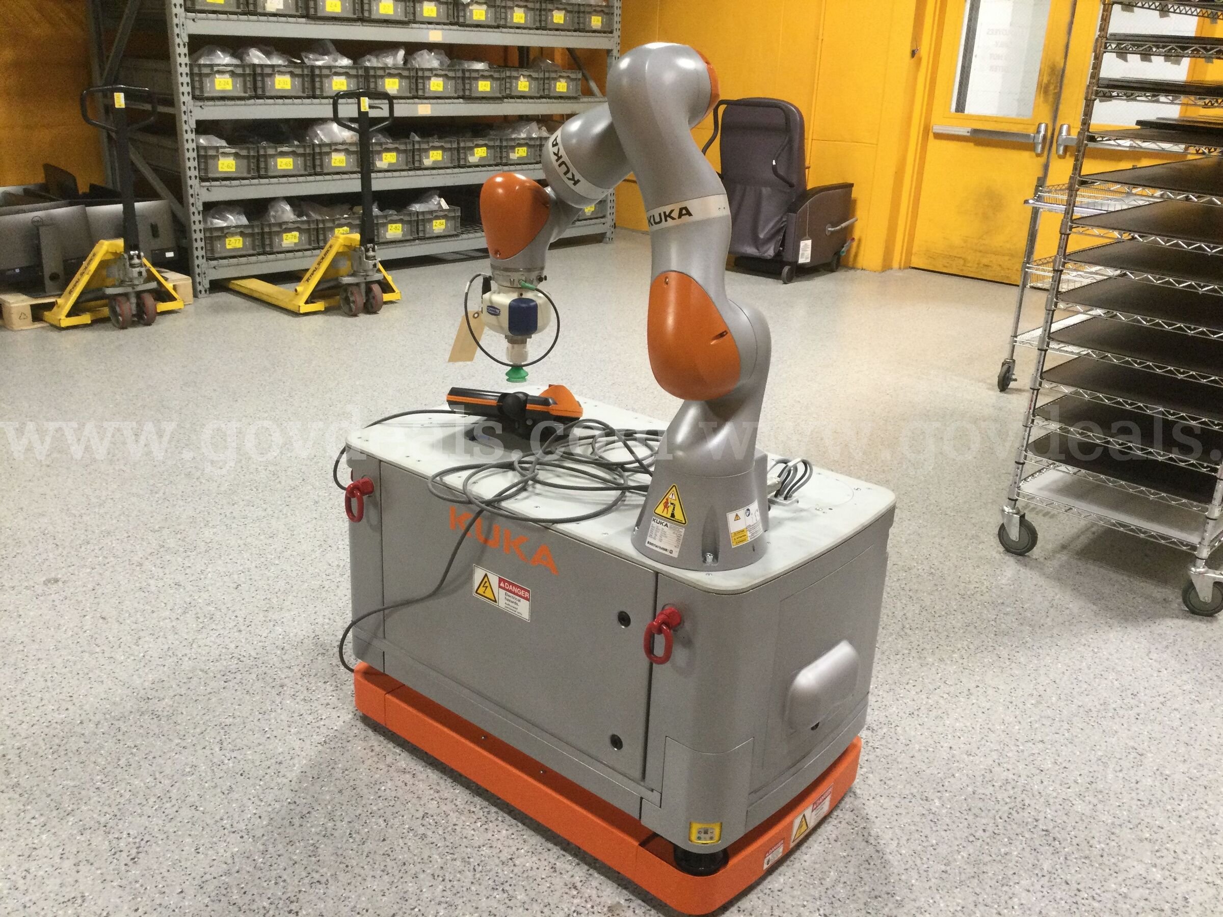 Kuka KMR iiWA Autonomous Mobile Robot - Parts/Repair Kuka KMR iiWA Government Surplus Auction - Photo #4