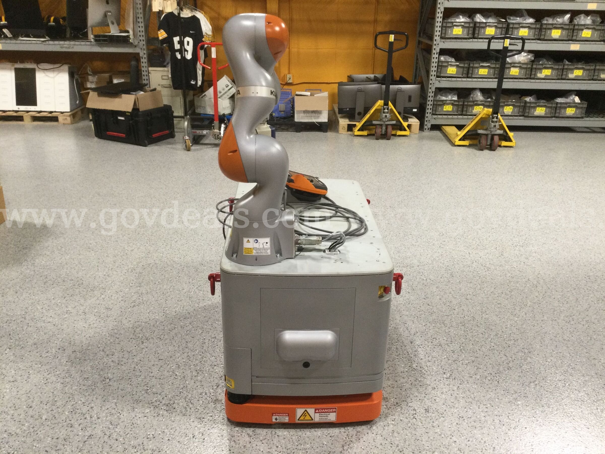 Kuka KMR iiWA Autonomous Mobile Robot - Parts/Repair Kuka KMR iiWA Government Surplus Auction - Photo #5