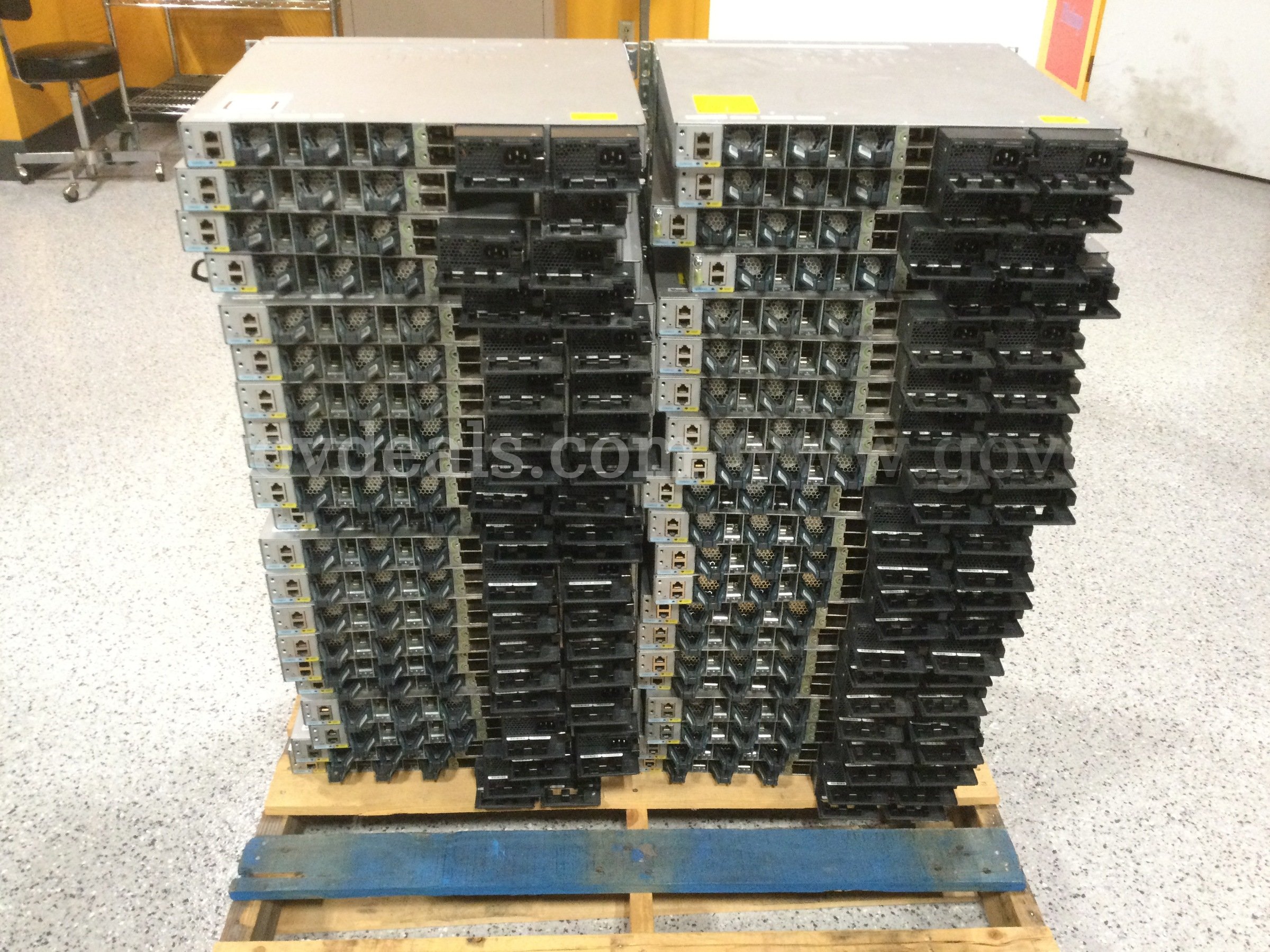 42 Cisco Catalyst 3850 Switches - Untested Cisco 3850 Government Surplus Auction - Photo #4