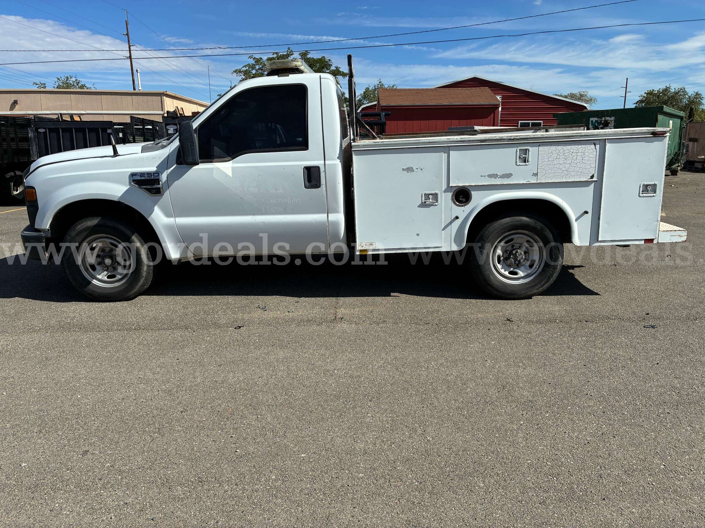 2010 Ford F-250 SD XLT 2WD Ford F-250 Government Surplus Auction - Photo #2