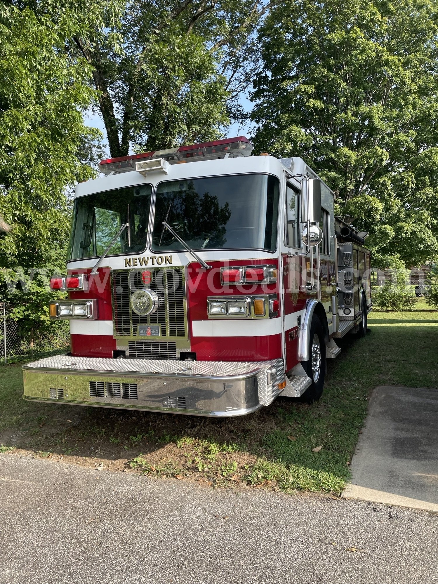 2004 Sutphen Pumper Truck Sutphen Qmax 1500 Government Surplus Auction - Photo #2