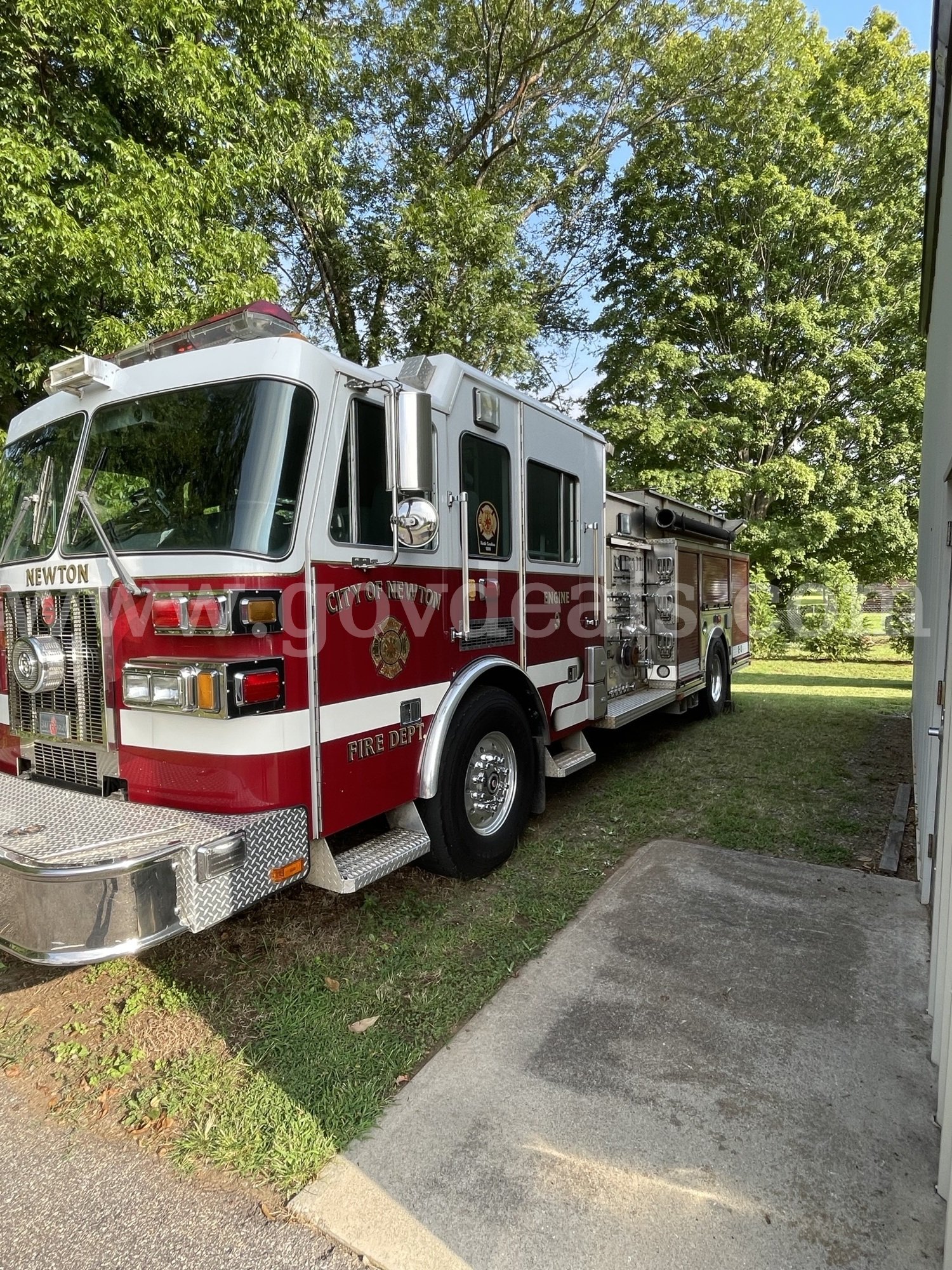 2004 Sutphen Pumper Truck Sutphen Qmax 1500 Government Surplus Auction - Photo #3