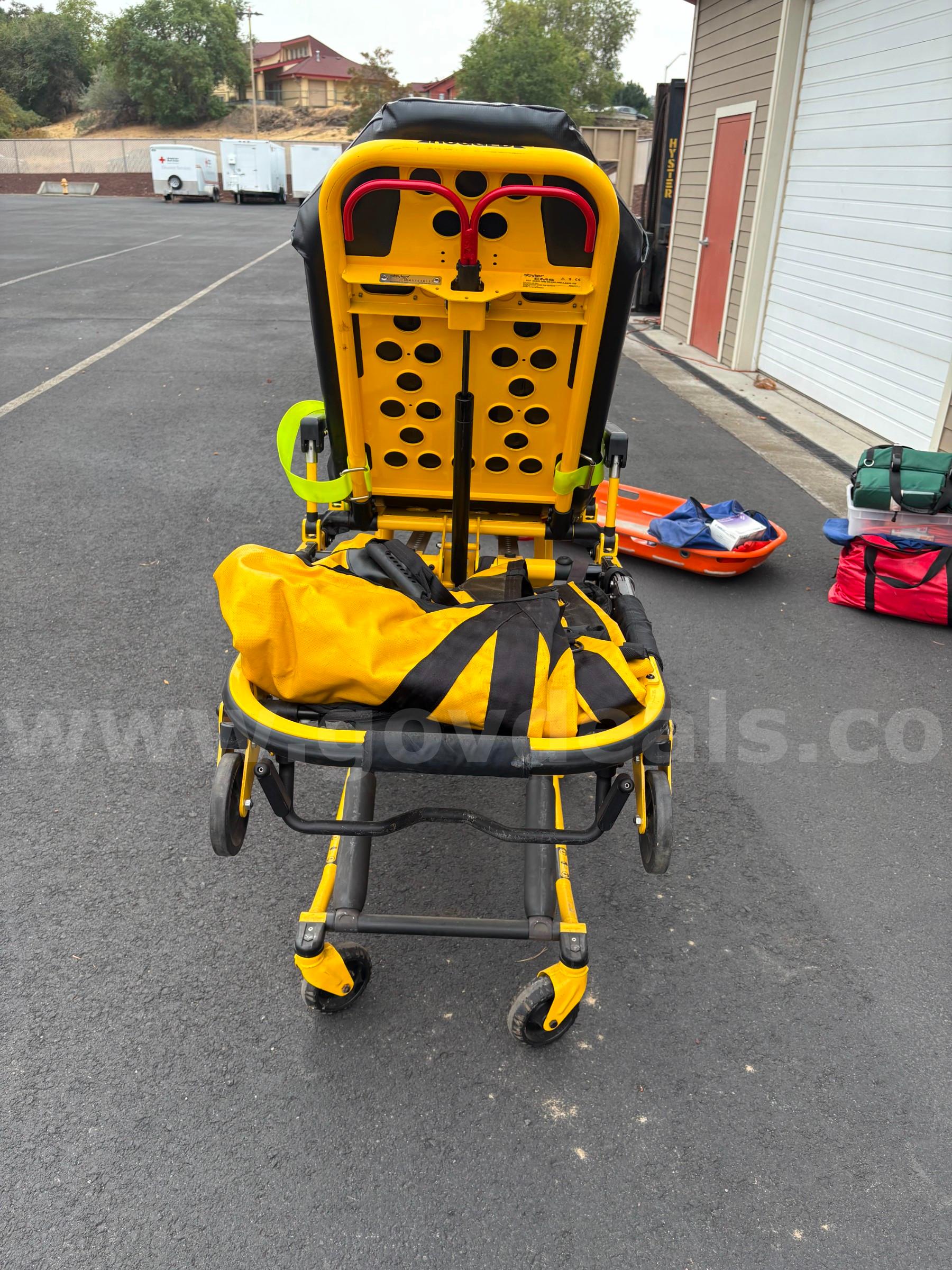Stryker EMS model 6082 MX-Pro ambulance cot Stryker 6082 Government Surplus Auction - Photo #2
