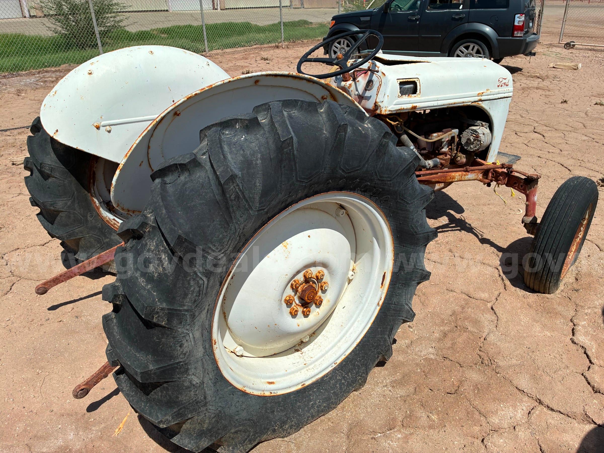 Ford Tractor Ford  Government Surplus Auction - Photo #6