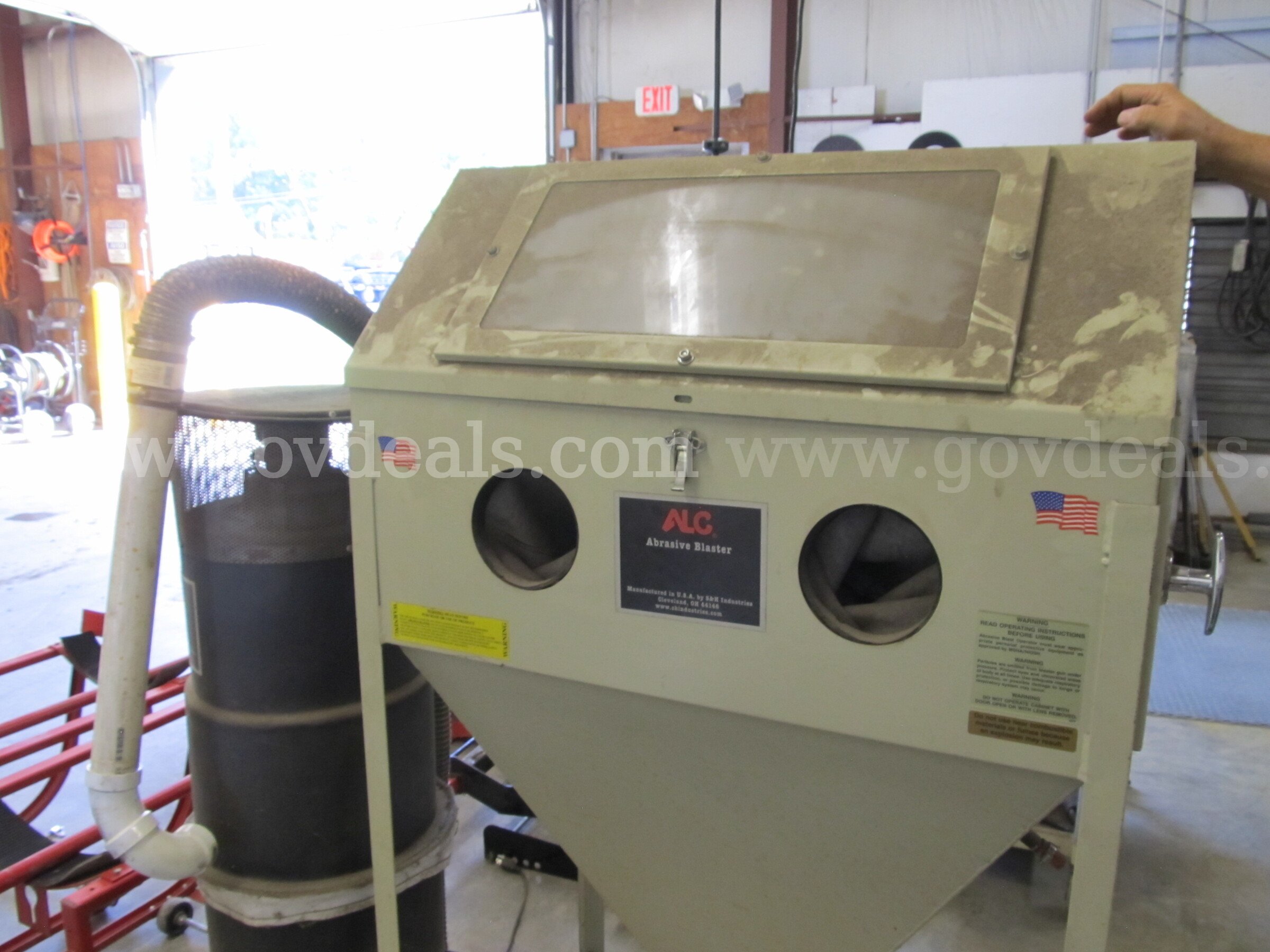 Abrasive Sand Blaster Cabinet with Dusk Collector   Government Surplus Auction - Primary Photo