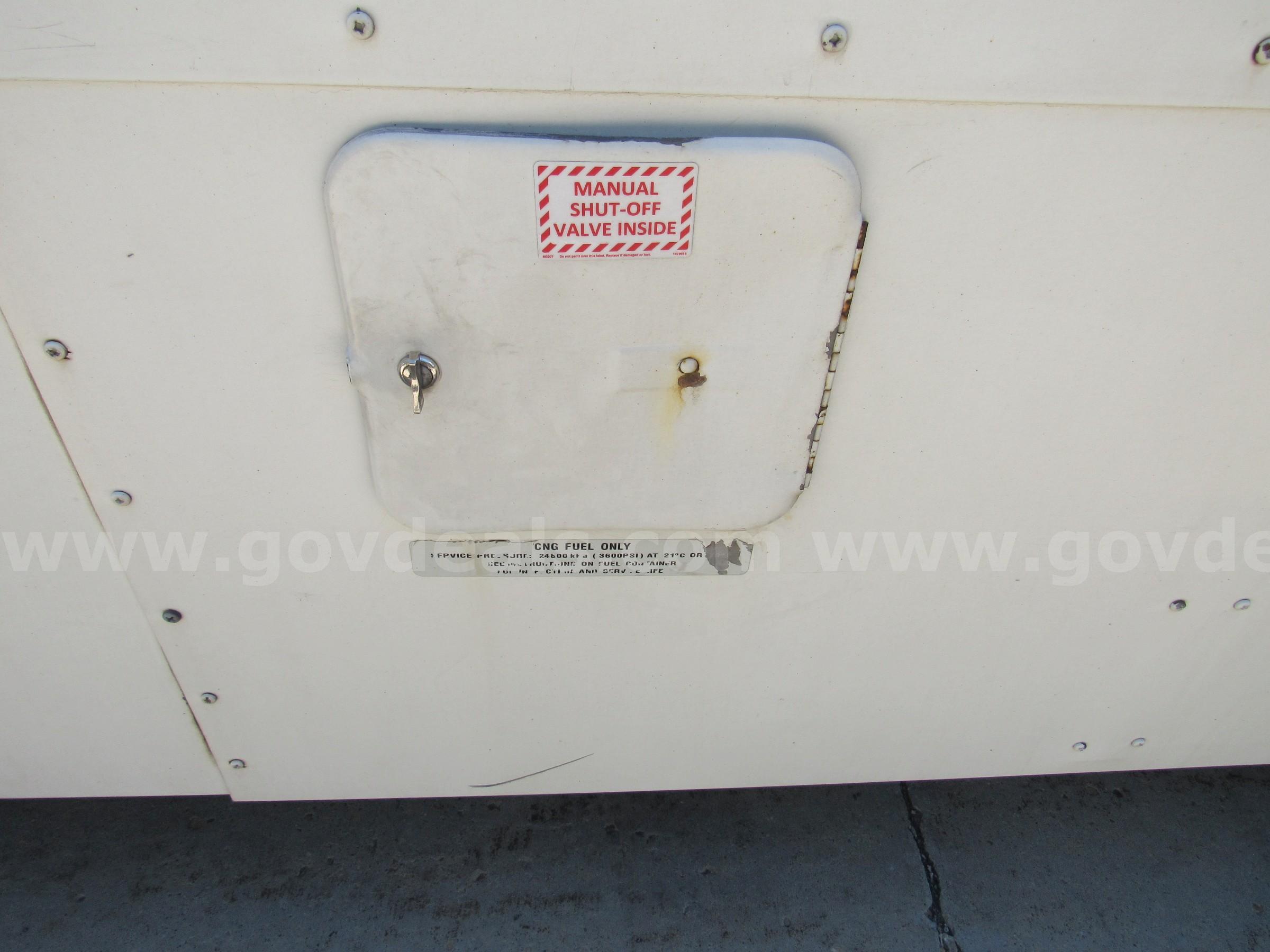 Thomas Built Buses 130YN VO4817 U3570 Thomas Built Buses 130YN Government Surplus Auction - Photo #4