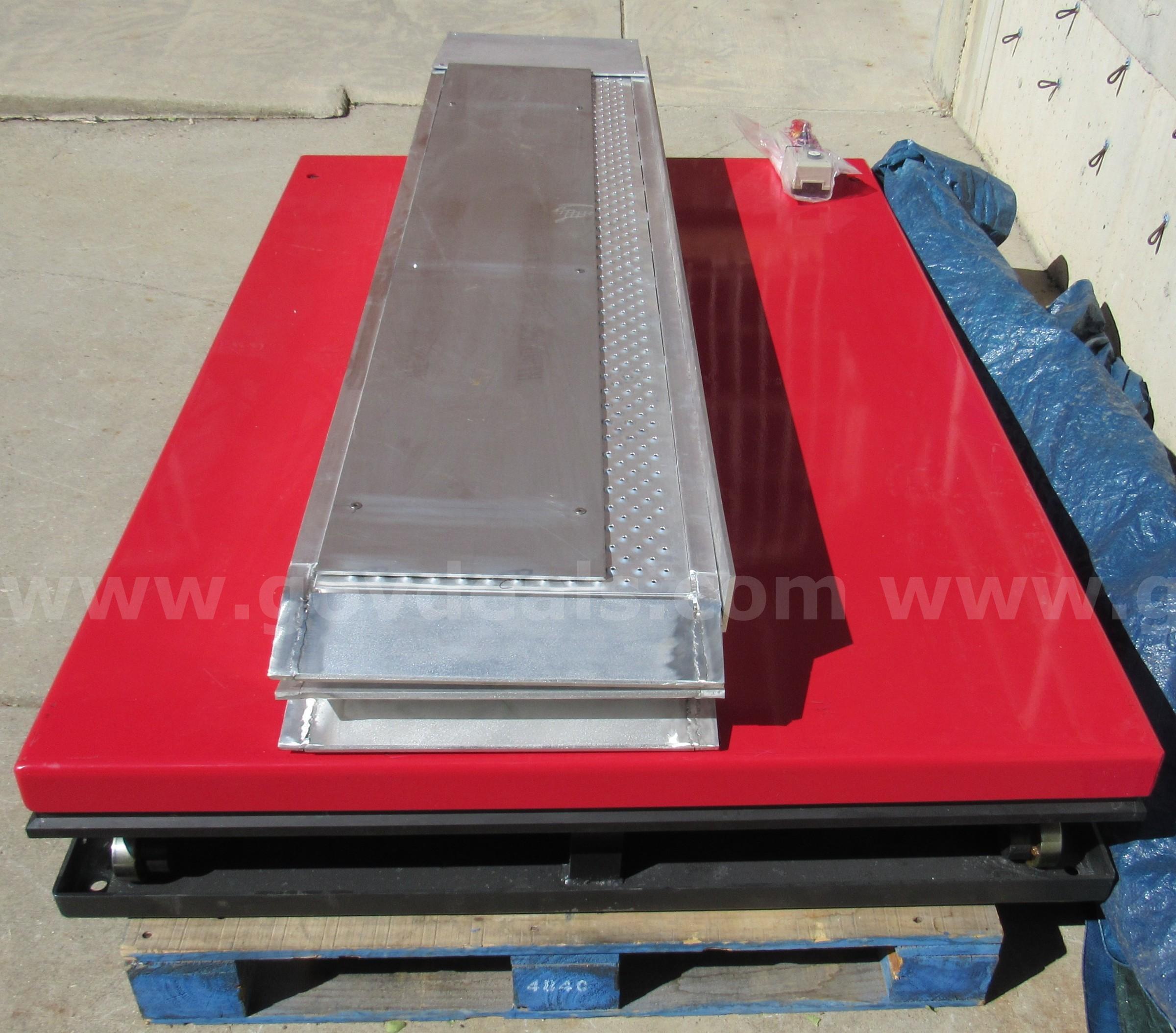 Uline Electric Lift Table w/Aluminum Ramp U3571  H10647 Government Surplus Auction - Primary Photo
