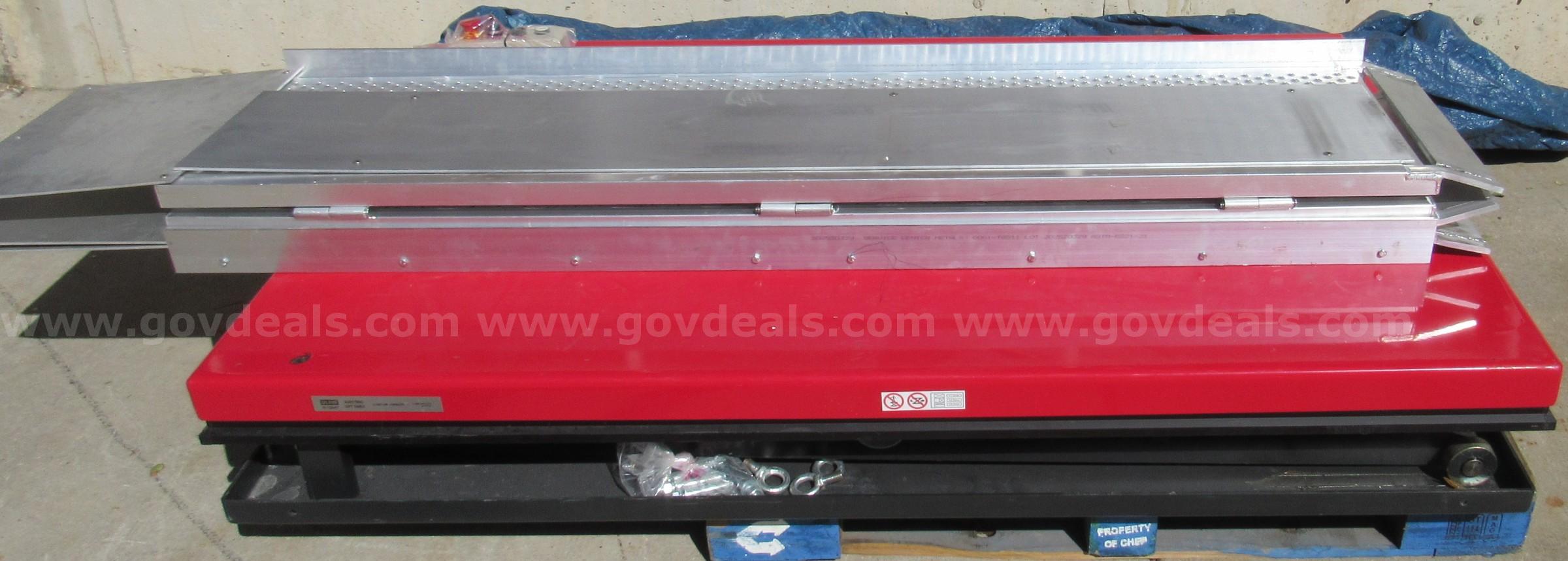 Uline Electric Lift Table w/Aluminum Ramp U3571  H10647 Government Surplus Auction - Photo #2
