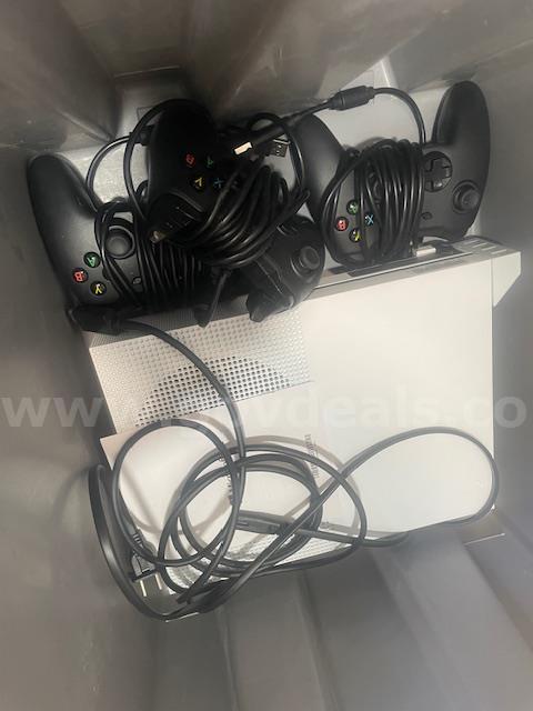 Xbox One and wired controllers   Government Surplus Auction - Primary Photo