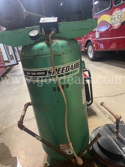 Speedaire Cast Iron Series Stationary Air Compressor Speedaire 4B233C Government Surplus Auction - Photo #3