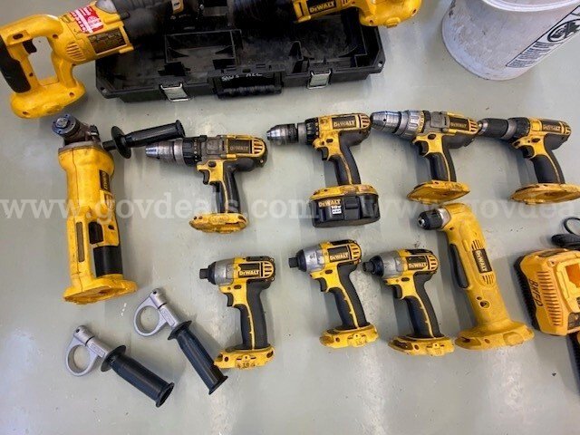 DeWalt Power tools set DeWalt BS60Y Government Surplus Auction - Photo #2