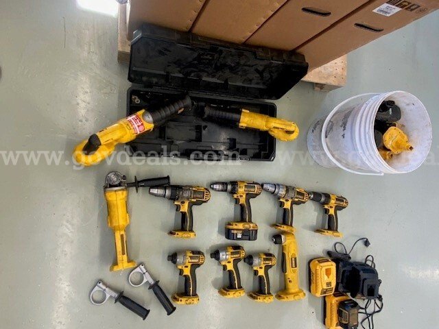 DeWalt Power tools set DeWalt BS60Y Government Surplus Auction - Photo #4