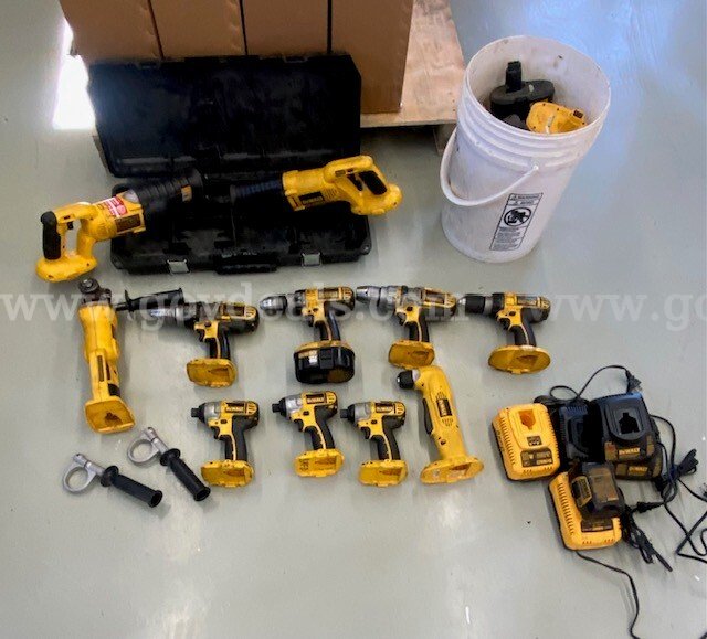 DeWalt Power tools set DeWalt BS60Y Government Surplus Auction - Photo #5
