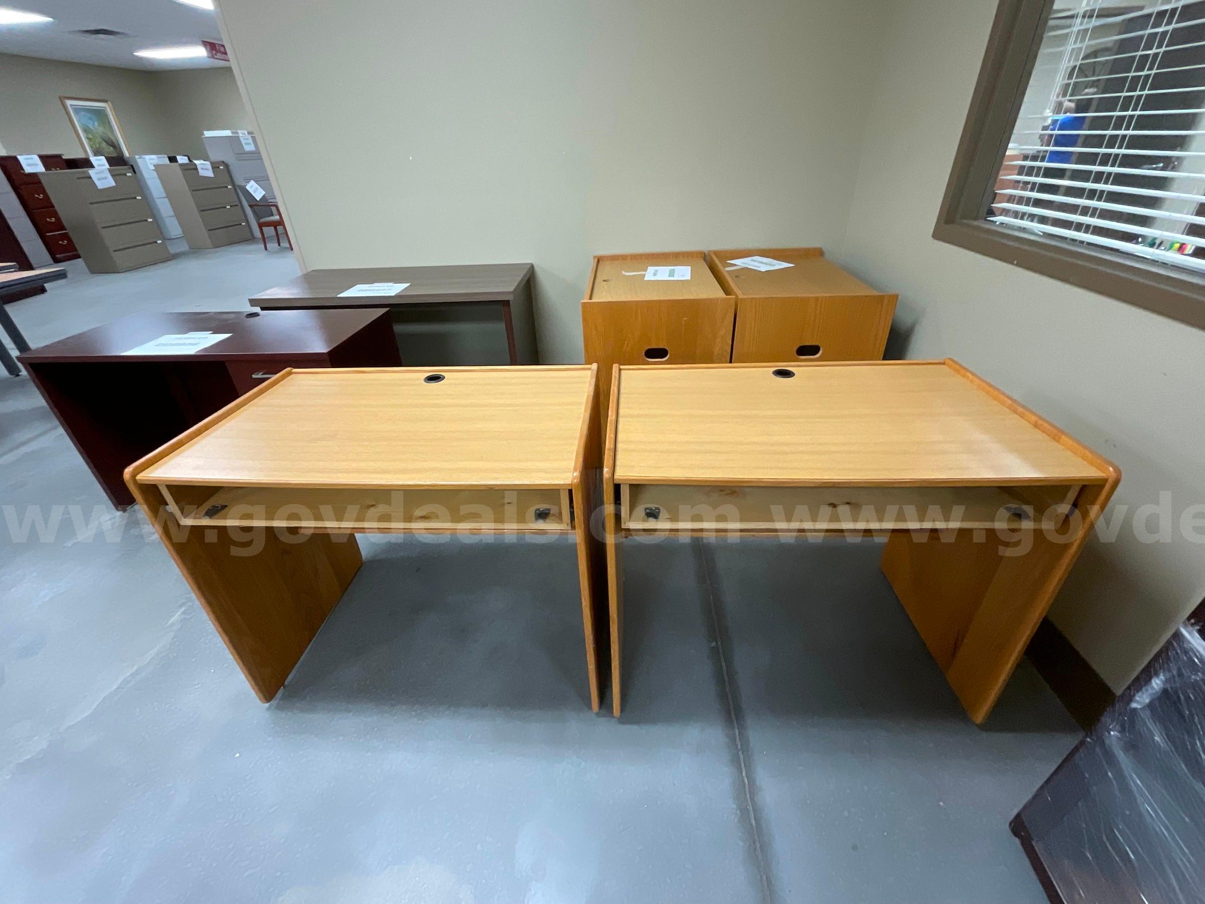 Miscellaneous Office Furniture *PIM Showroom/Dock*   Government Surplus Auction - Photo #3