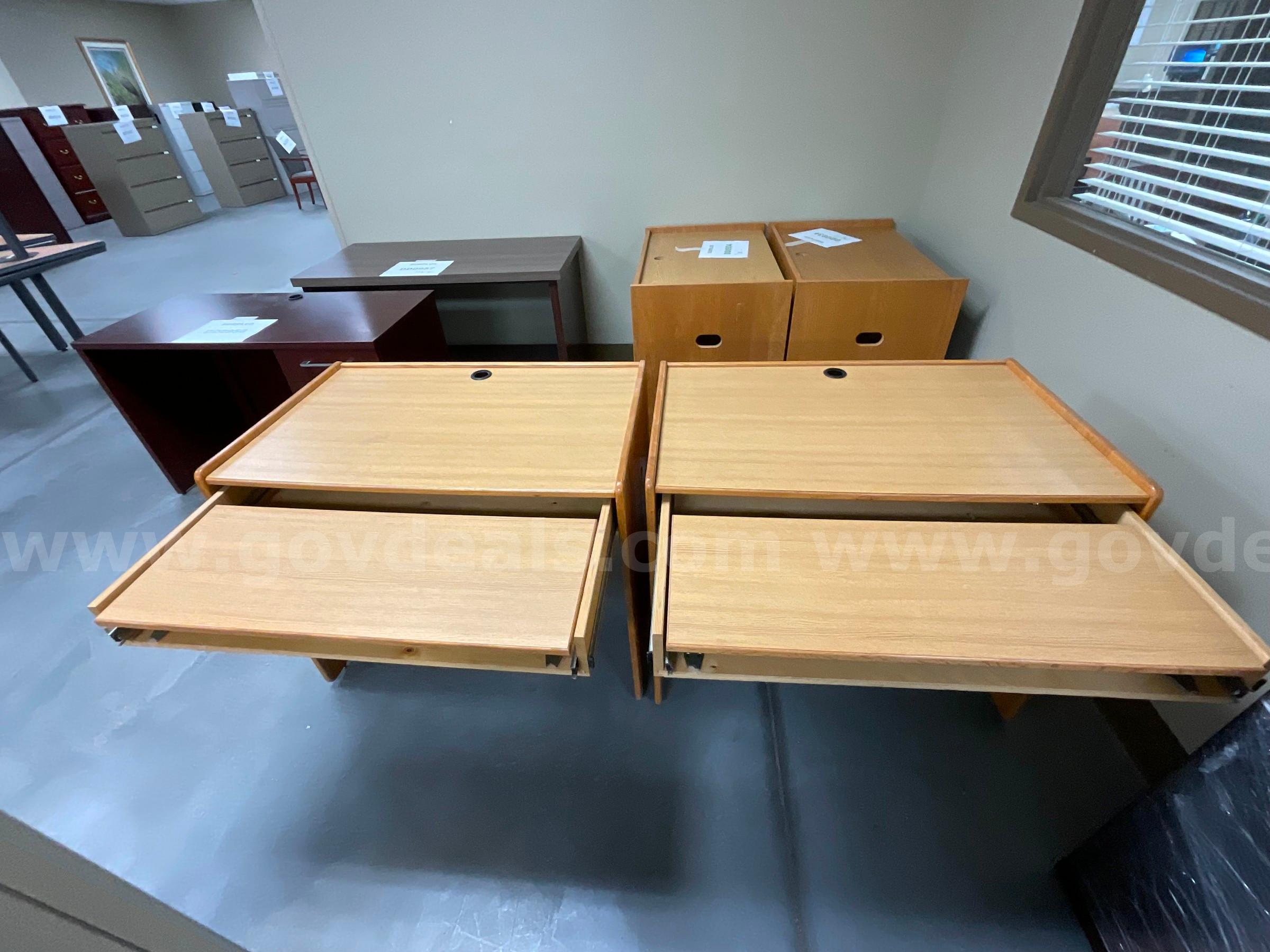 Miscellaneous Office Furniture *PIM Showroom/Dock*   Government Surplus Auction - Photo #4