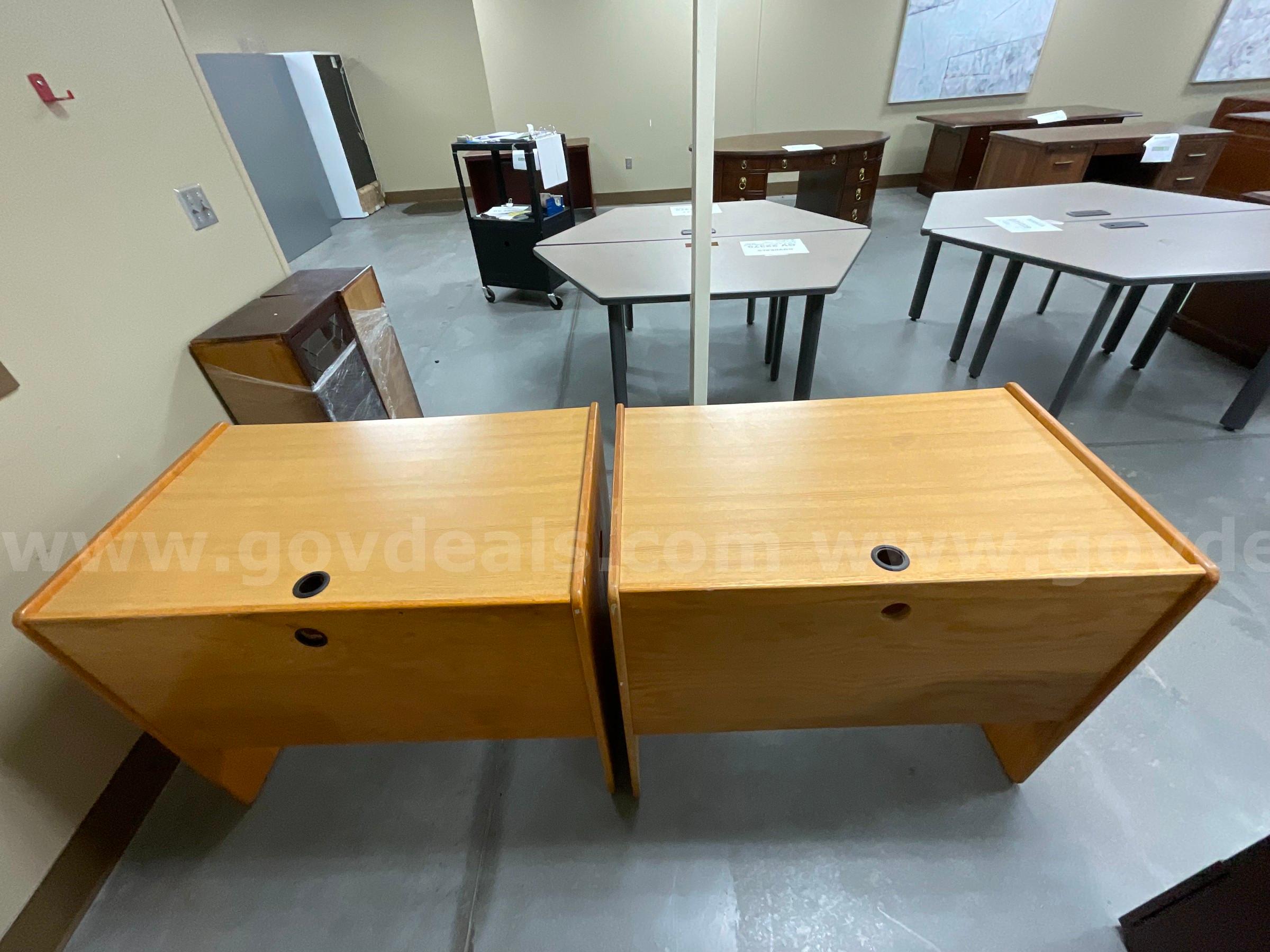 Miscellaneous Office Furniture *PIM Showroom/Dock*   Government Surplus Auction - Photo #5