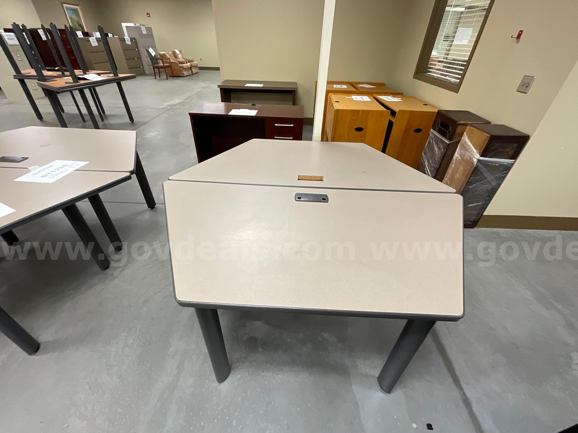 Miscellaneous Office Furniture *PIM Showroom/Dock*   Government Surplus Auction - Primary Photo