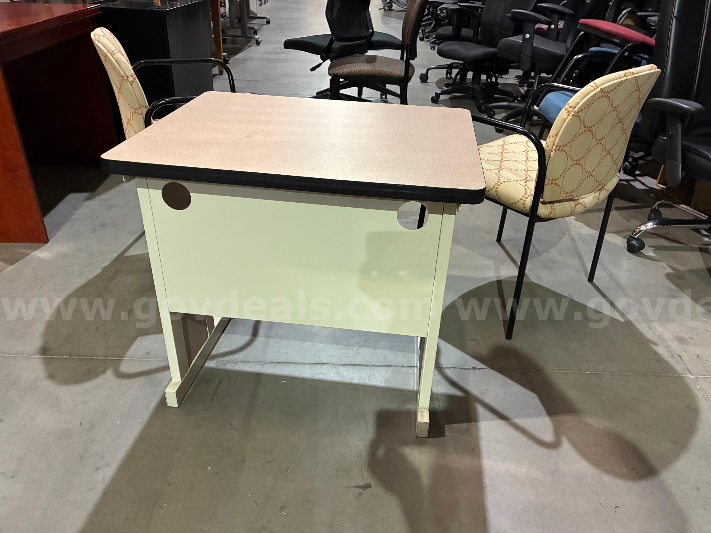 Desk & Chairs   Government Surplus Auction - Photo #4
