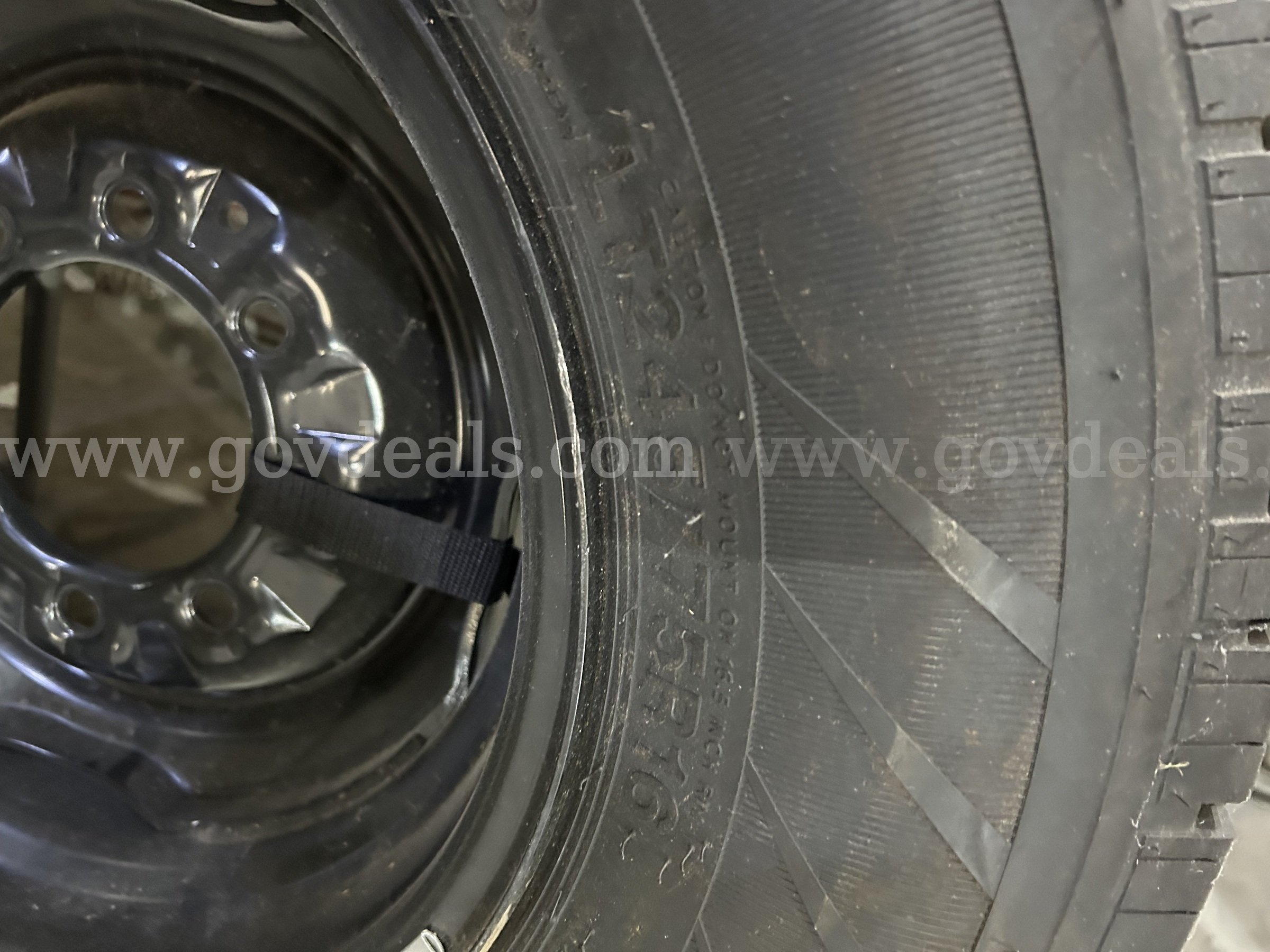Tire on Rim Hankook Dynapro Government Surplus Auction - Photo #2