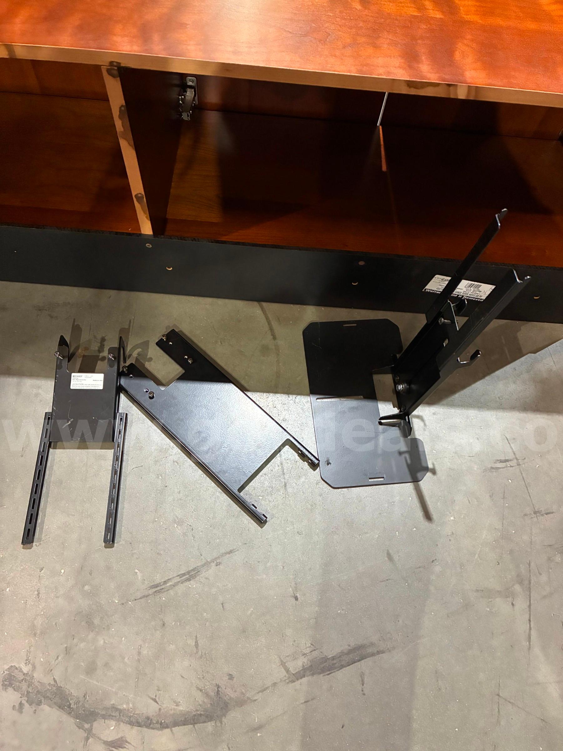 Cabinet   Government Surplus Auction - Photo #6