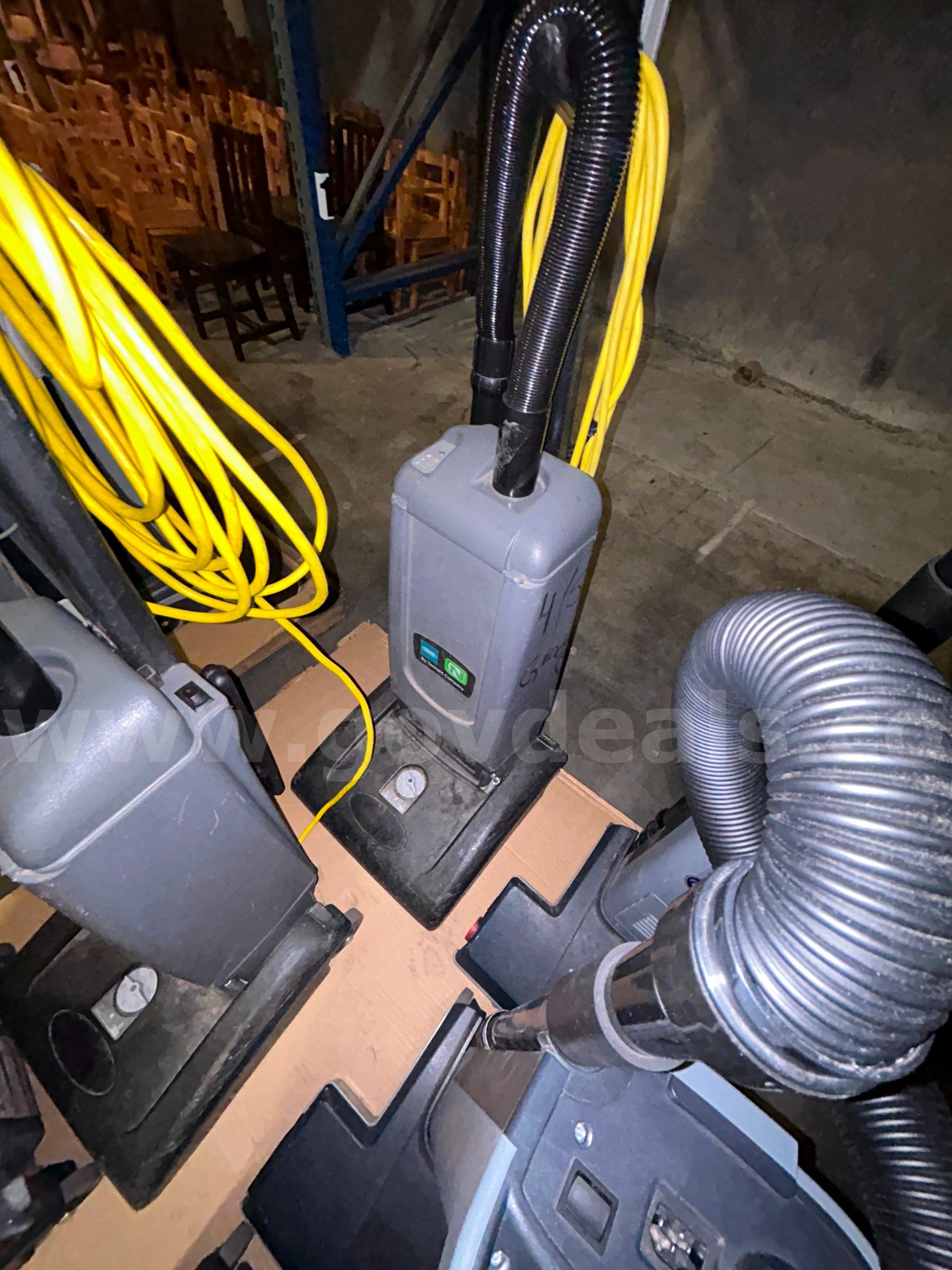 Vacuum Cleaners - Lot 3   Government Surplus Auction - Photo #4