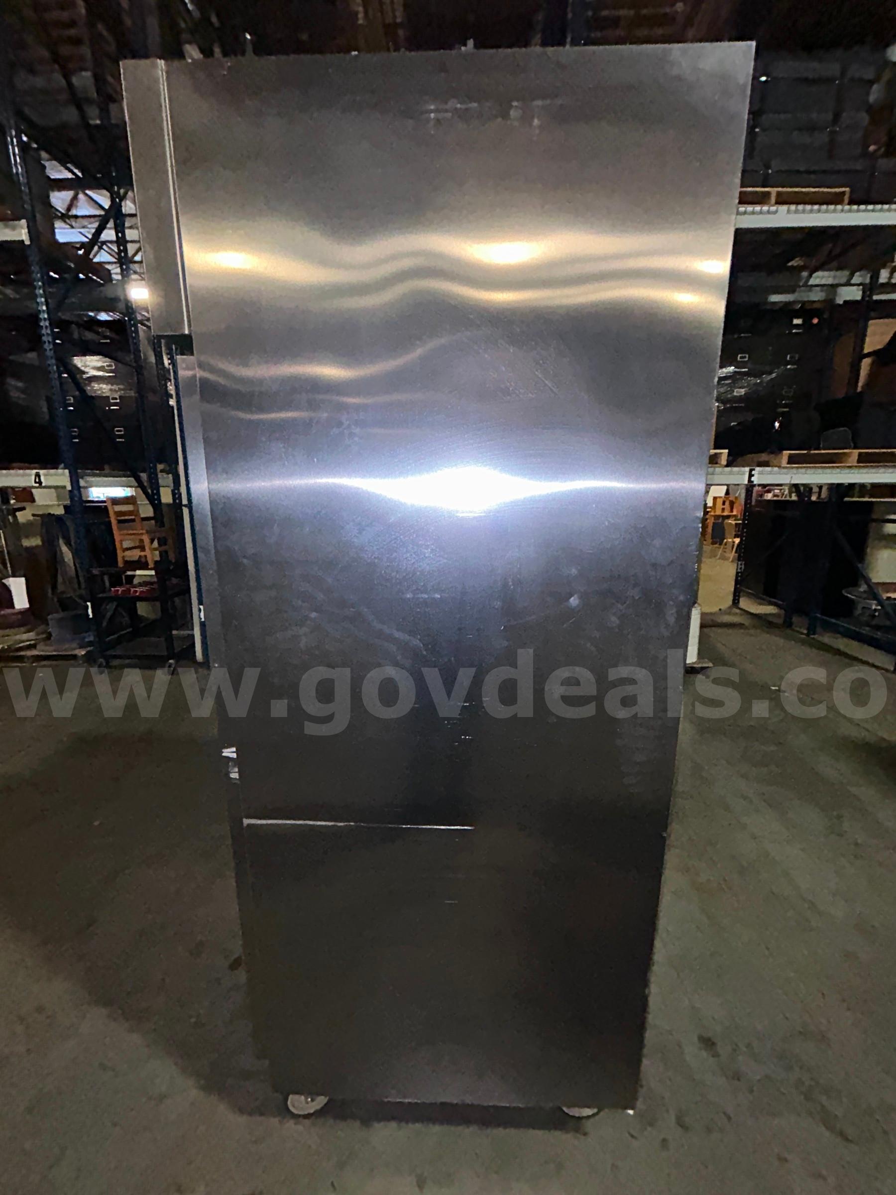 Reach In Cooler  SSR1-S3 Government Surplus Auction - Photo #2