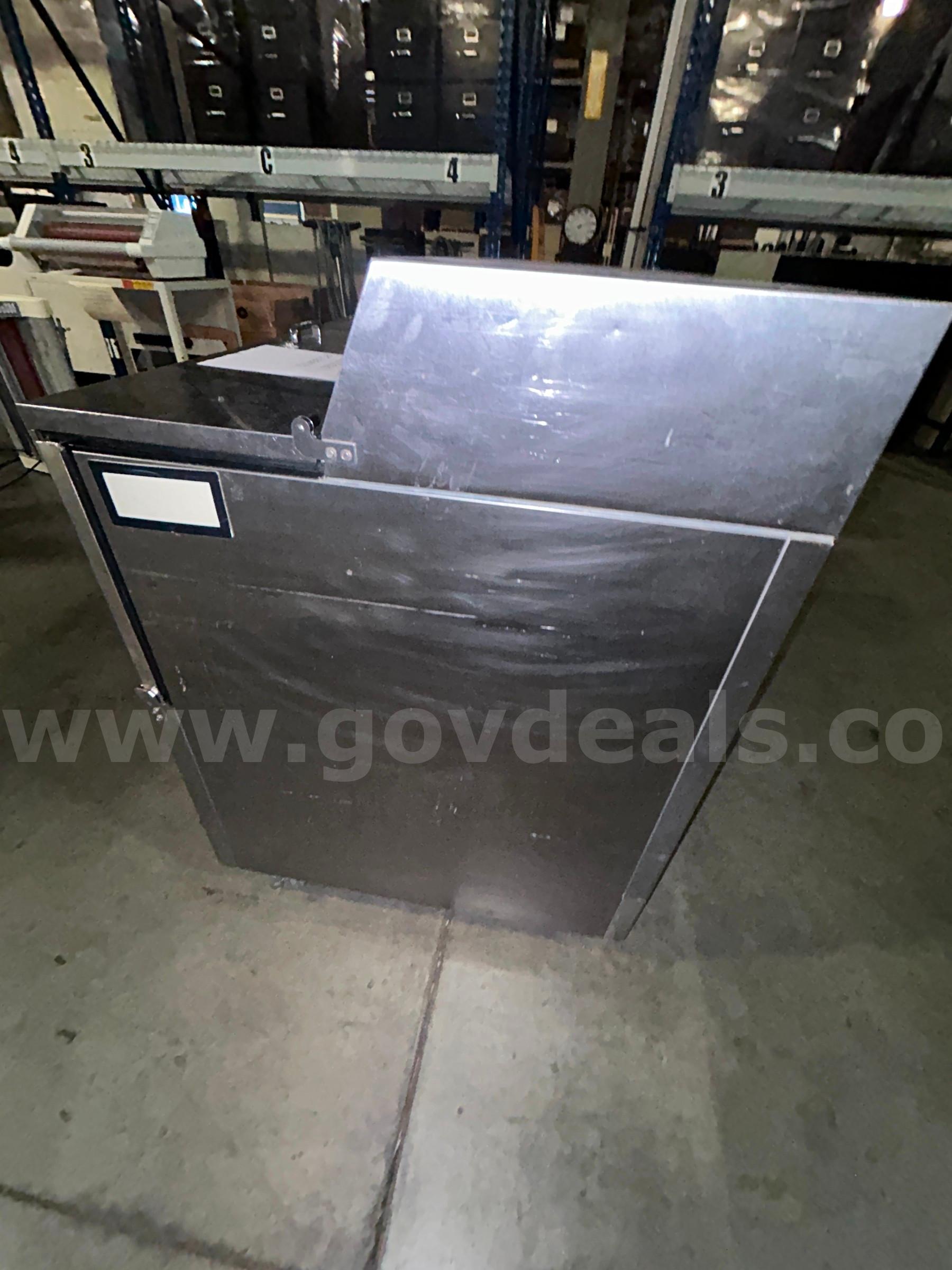 Milk Box Cooler (Parts)   Government Surplus Auction - Photo #5