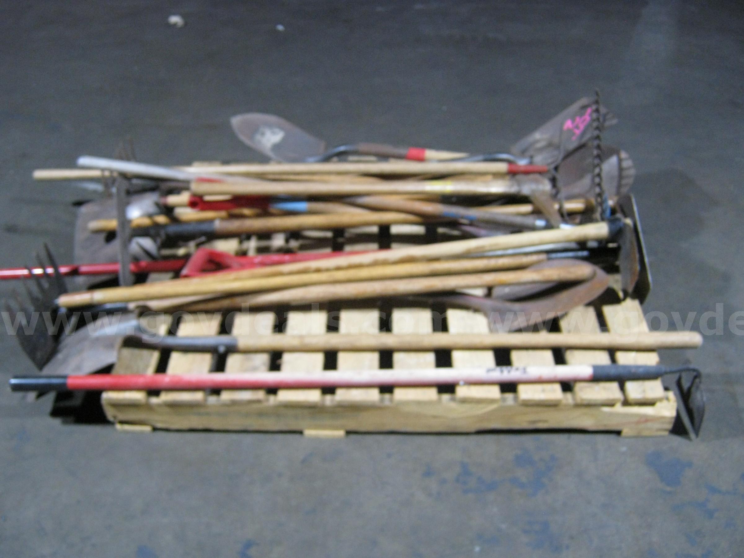 Gardening tools Miscellaneous   Government Surplus Auction - Primary Photo