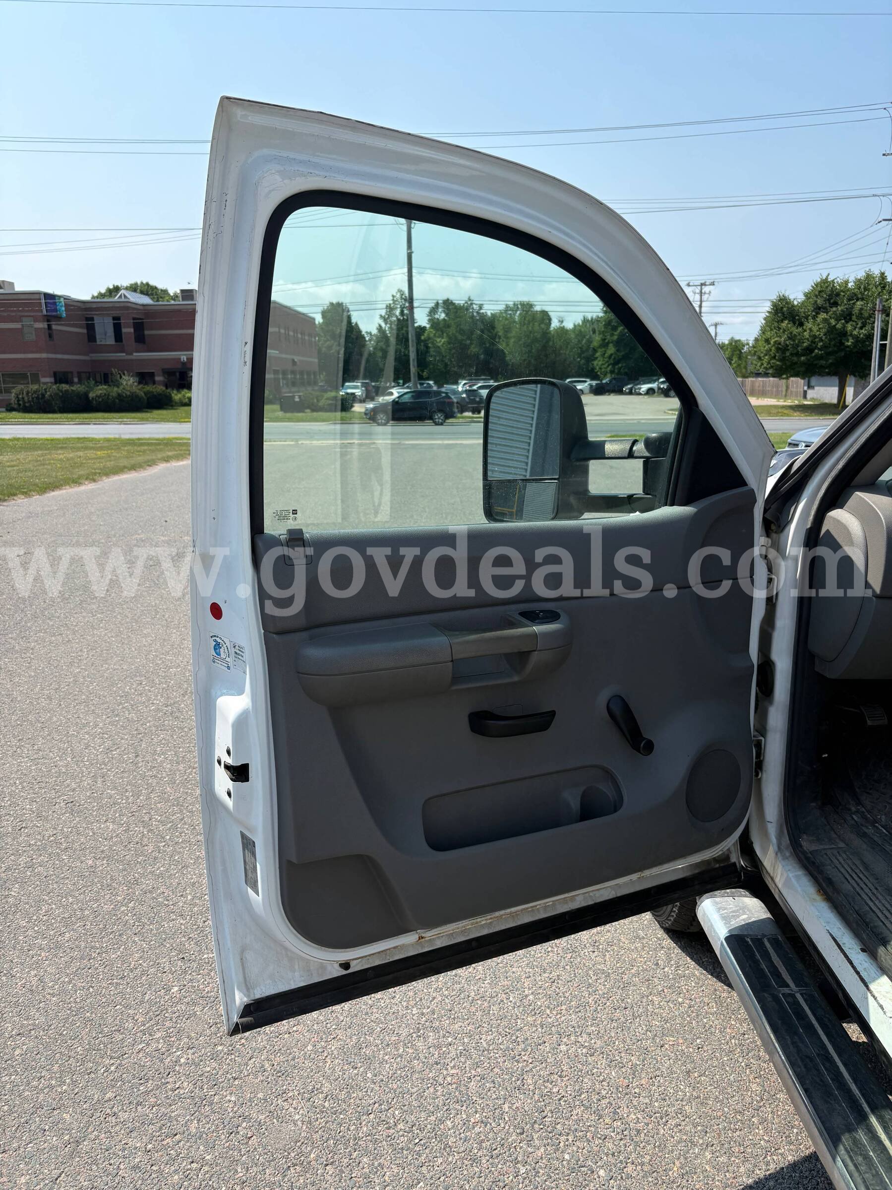2007 Chevrolet Silverado 2500HD Work Truck Crew Cab 4WD Chevrolet Silverado 2500HD Government Surplus Auction - Photo #5