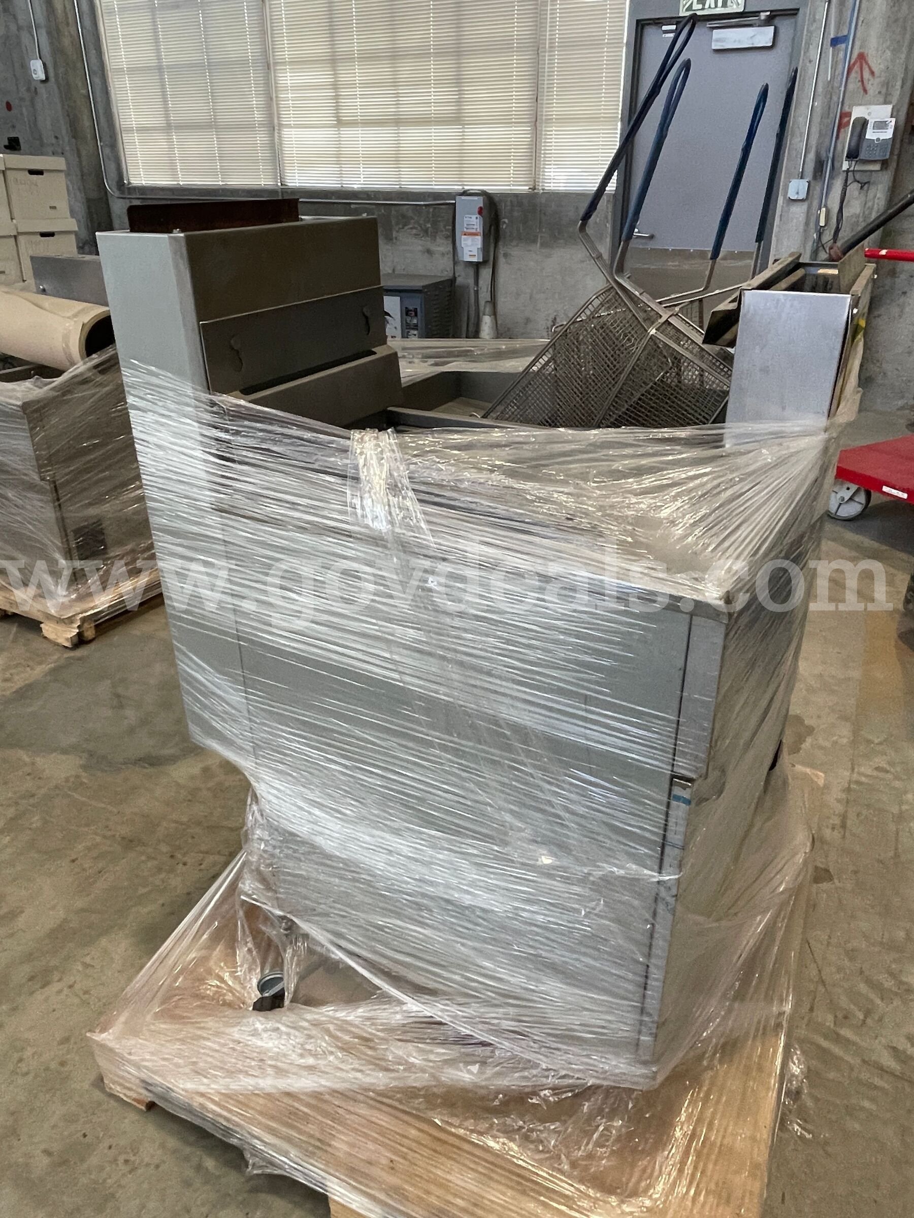 6 Commercial Fryers   Government Surplus Auction - Photo #3